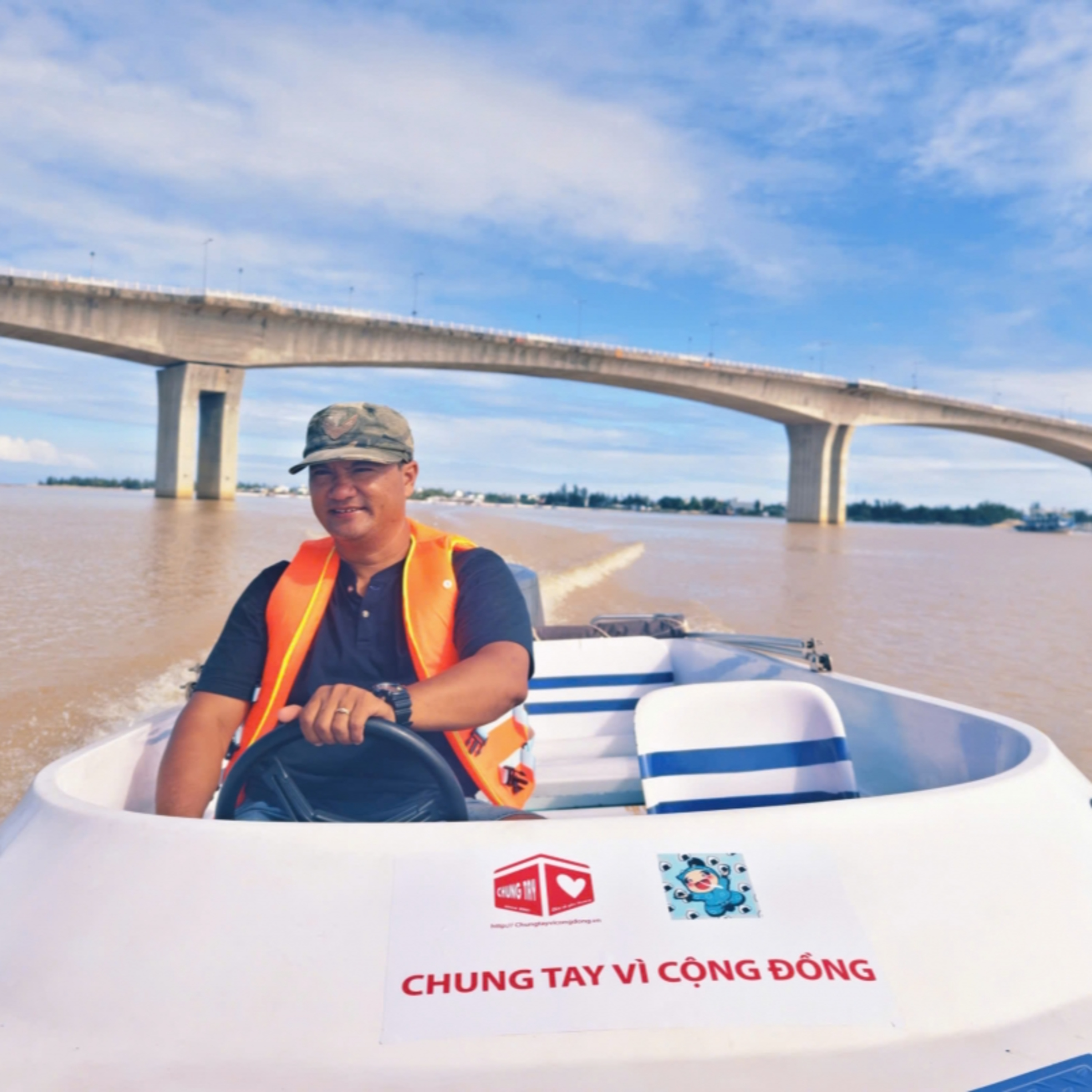 Tiêu điểm - Điểm tựa giữa dòng lũ dữ: Những bước chân tình nguyện Tiêu điểm - Điểm tựa giữa dòng lũ dữ: Những bước chân tình nguyện