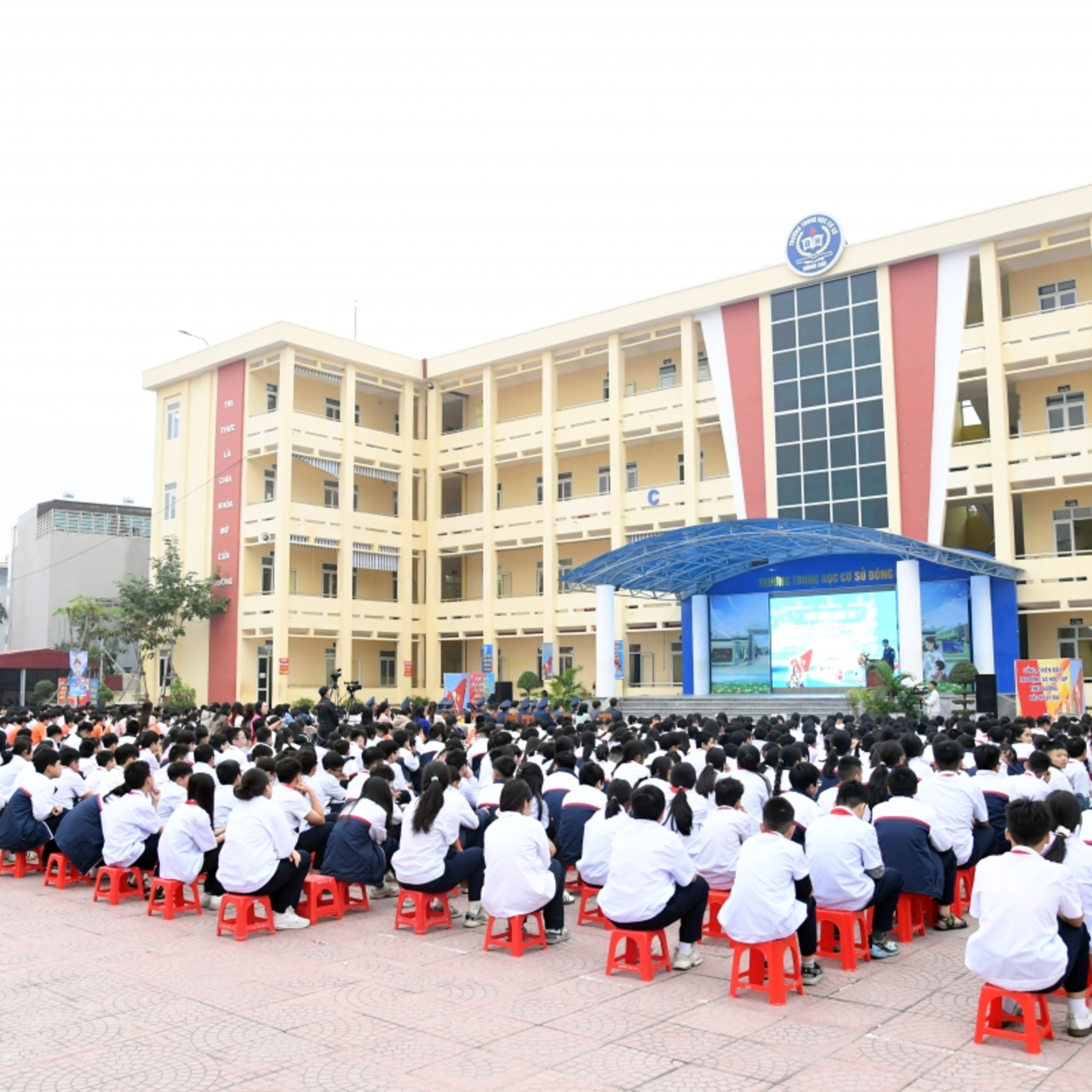 Tiêu điểm - Giáo dục tình yêu biển đảo cho học sinh qua Cuộc thi "Em yêu biển đảo quê hương" Tiêu điểm - Giáo dục tình yêu biển đảo cho học sinh qua Cuộc thi "Em yêu biển đảo quê hương"