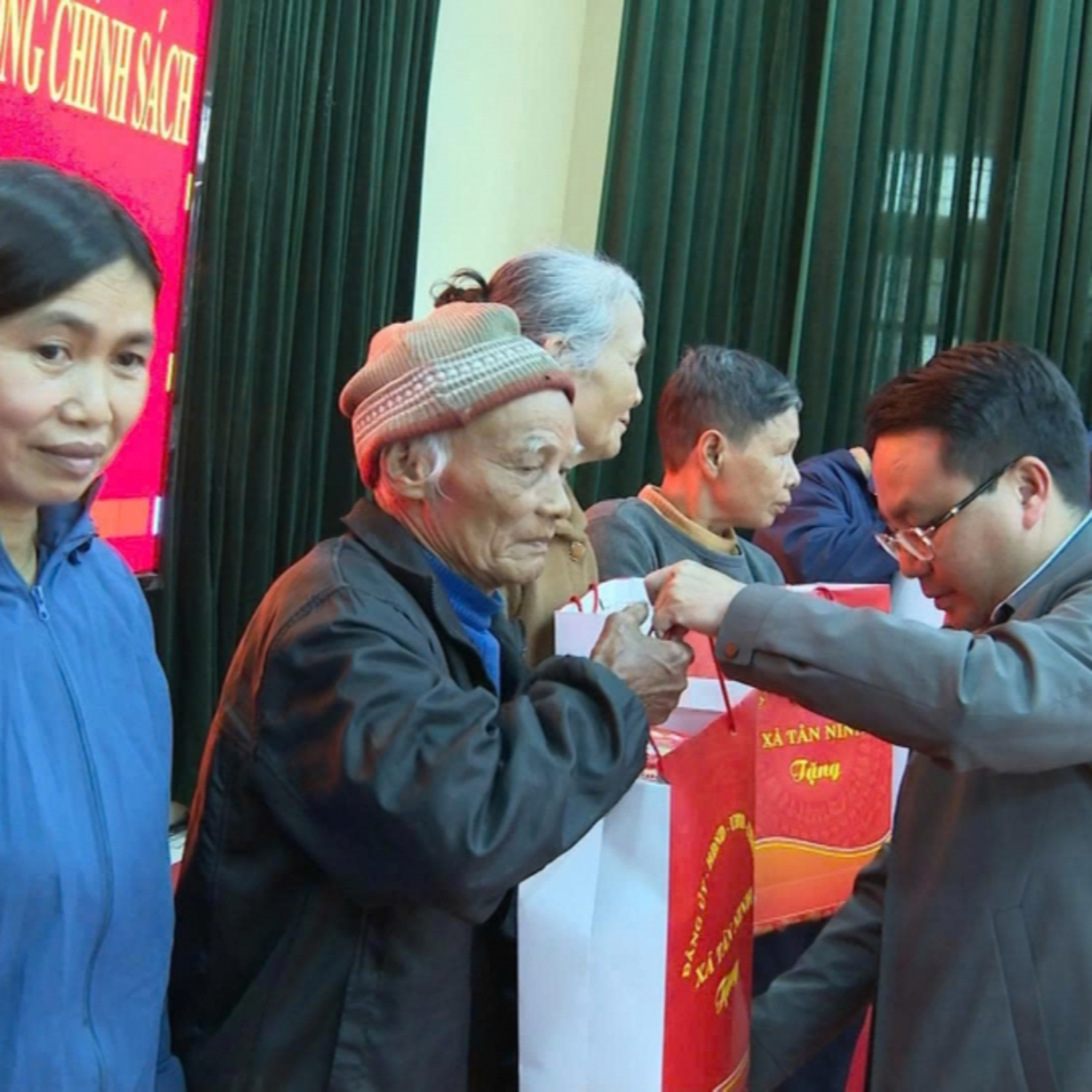Tiêu điểm - Thanh Hóa: Tết ấm với gia đình có hoàn cảnh khó khăn