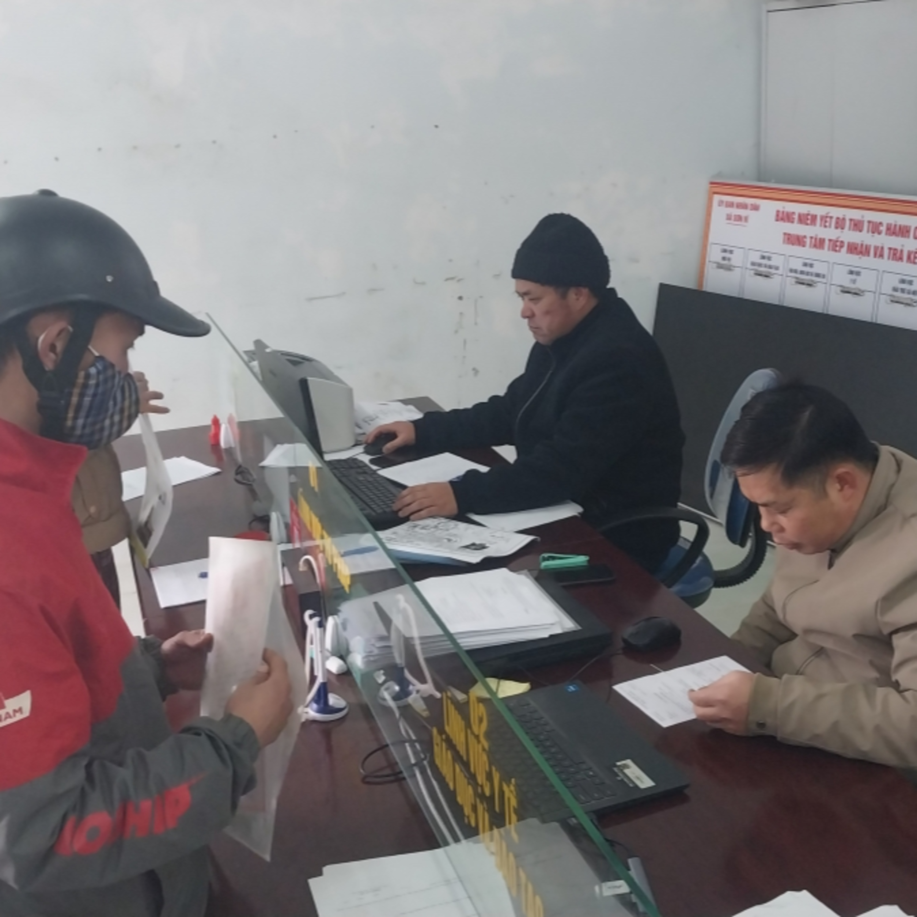Tiêu điểm - Sơn Vĩ từng bước gỡ khó để người dân tiếp cận chuyển đổi số