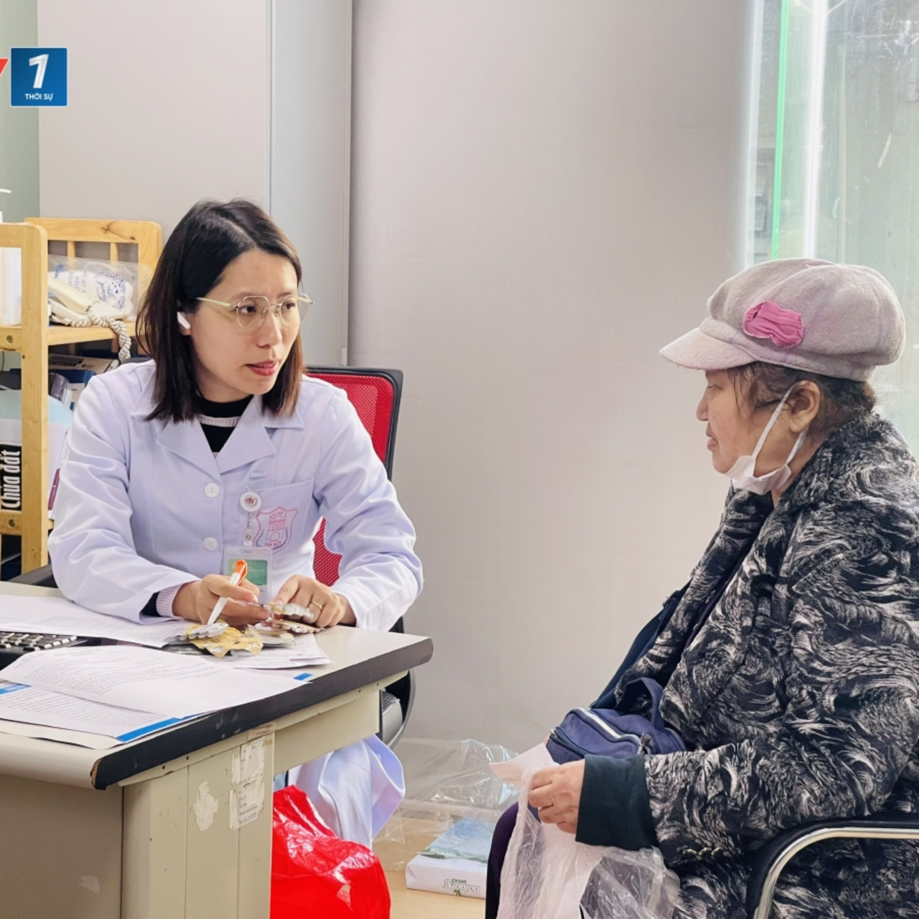 Chân dung cuộc sống - Chuyện về nữ bác sĩ tận tâm khám chữa bệnh cho người già