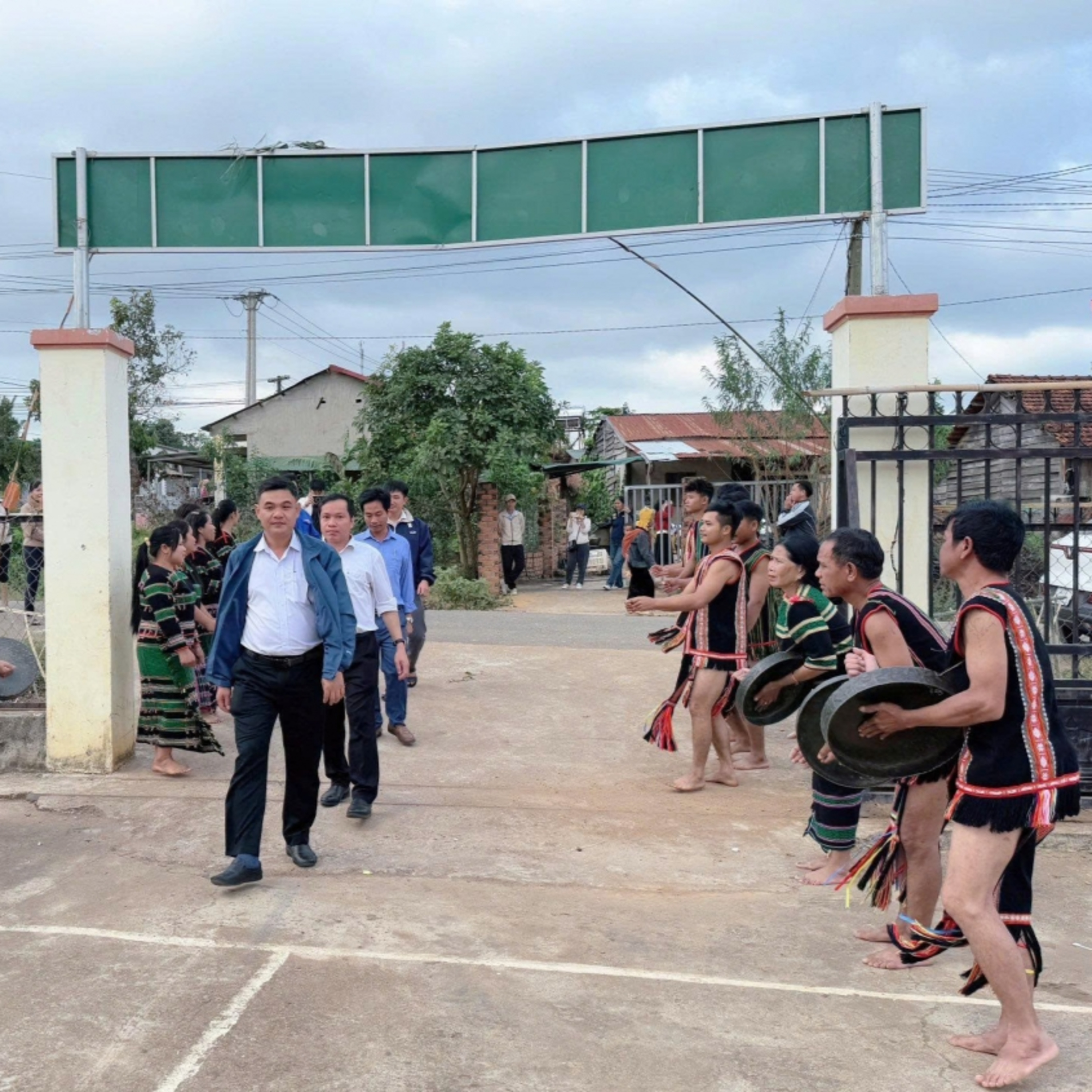 Tiêu điểm - Hương Tết ấm áp từ tấm lòng hiếu khách của người M’nông