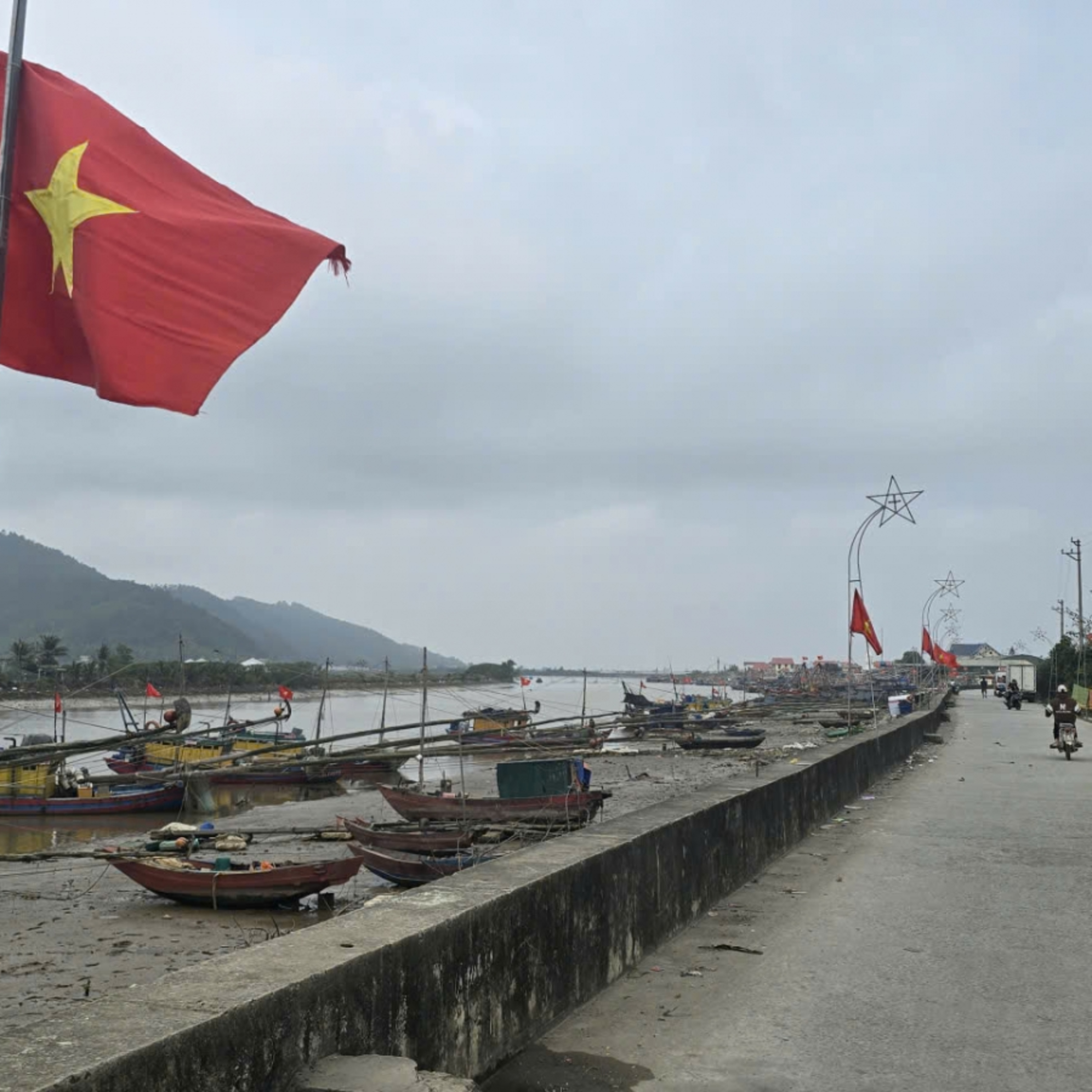 Tiêu điểm - Không khí ngày bầu cử ở xã biển Hoa Lộc