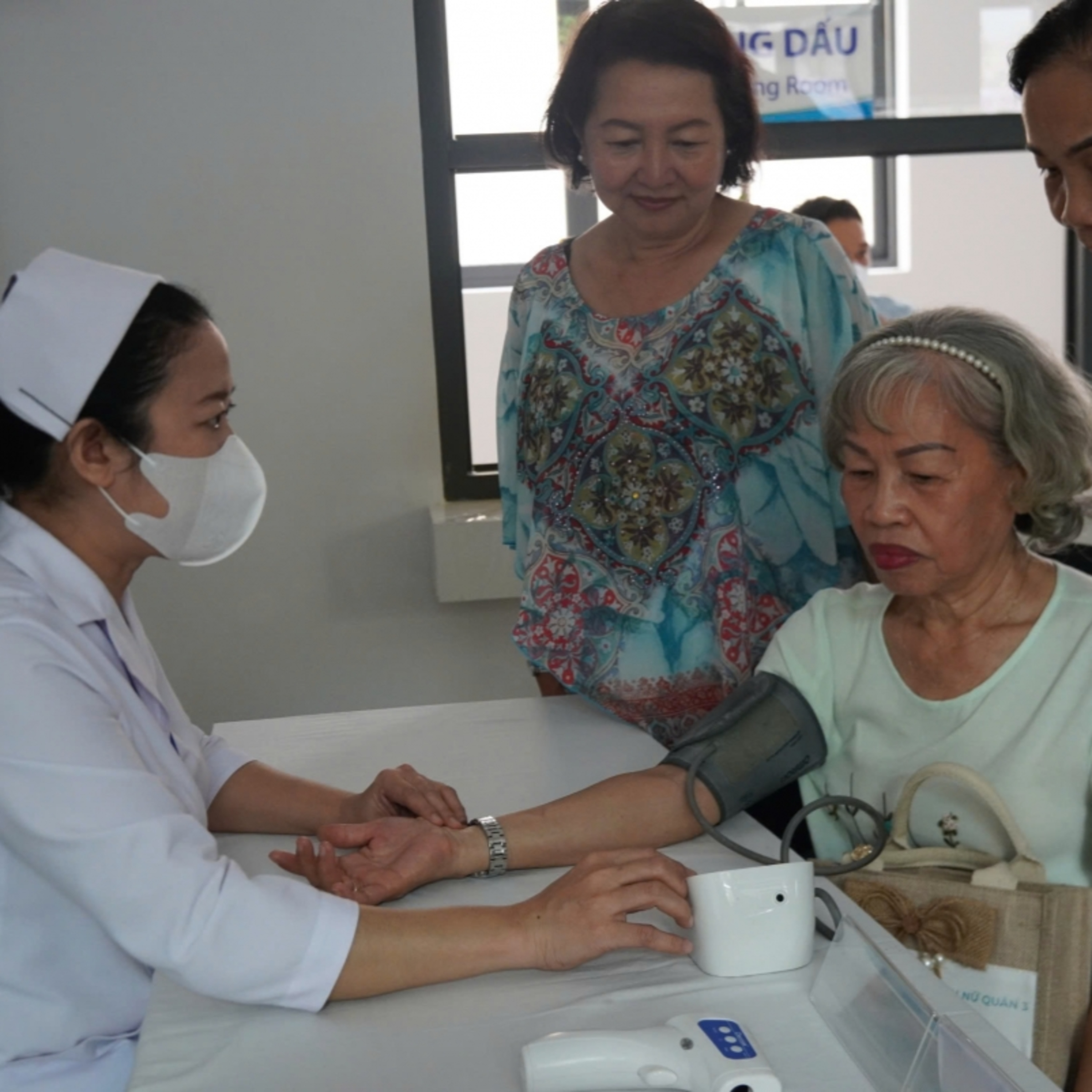 Sự kiện bàn luận - Đội chăm sóc sức khỏe liên tục gắn với địa bàn - Khi trạm y tế "gõ cửa" từng hộ dân