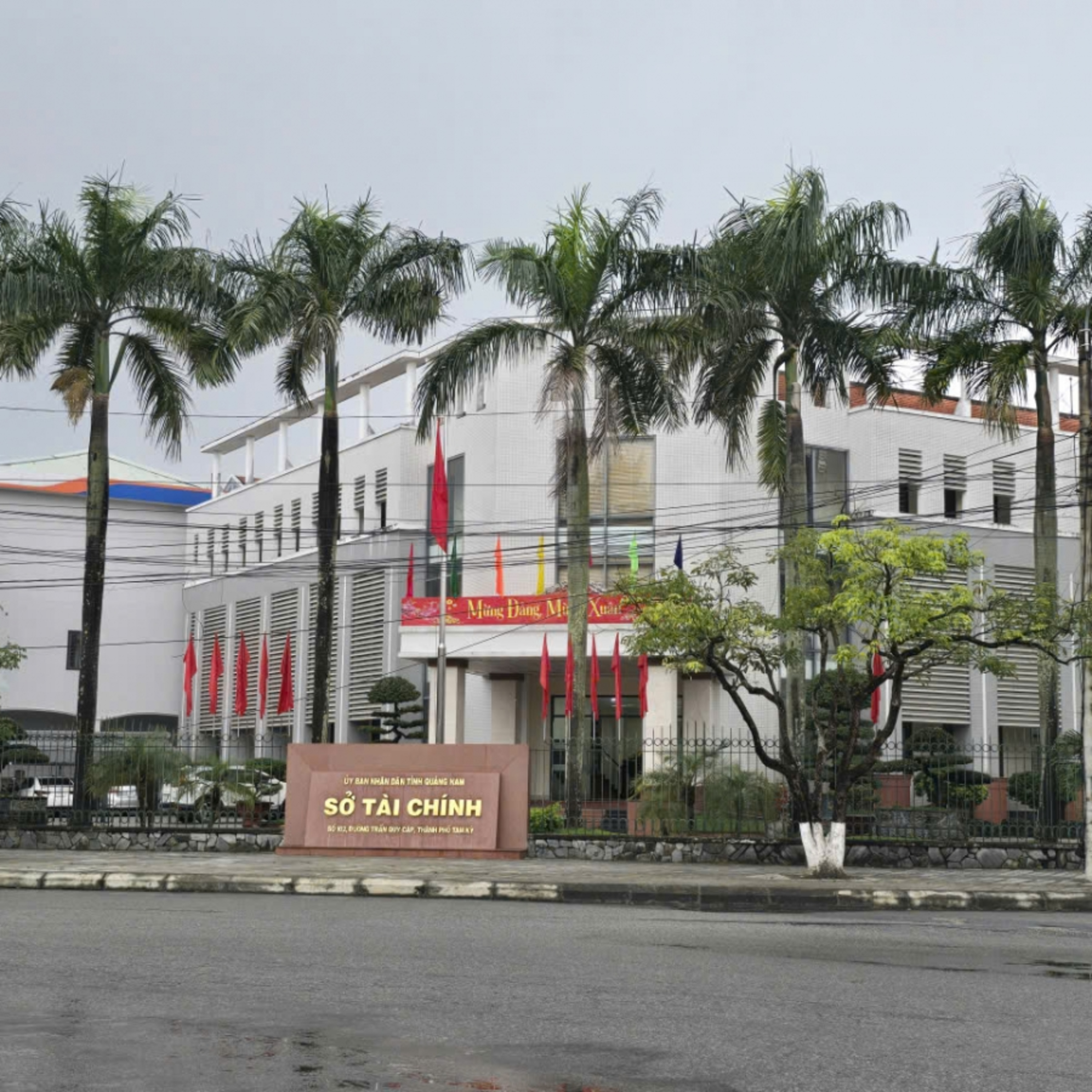 Sự kiện & Luận bàn - Đà Nẵng và Huế Trụ sở dôi dư: Khai thác linh hoạt hay thận trọng dài hạn nhìn từ TP Đà Nẵng và TP Huế.