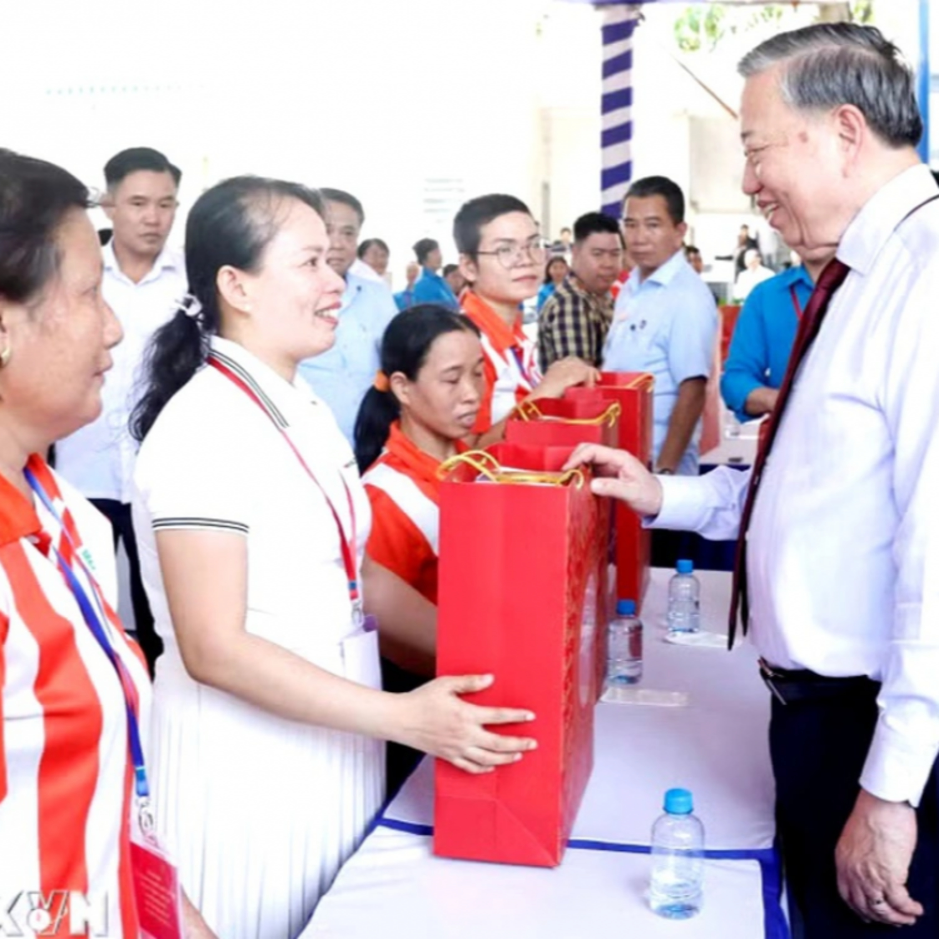 Bình luận - Chăm lo cho công nhân là nhiệm vụ chính trị quan trọng, lâu dài