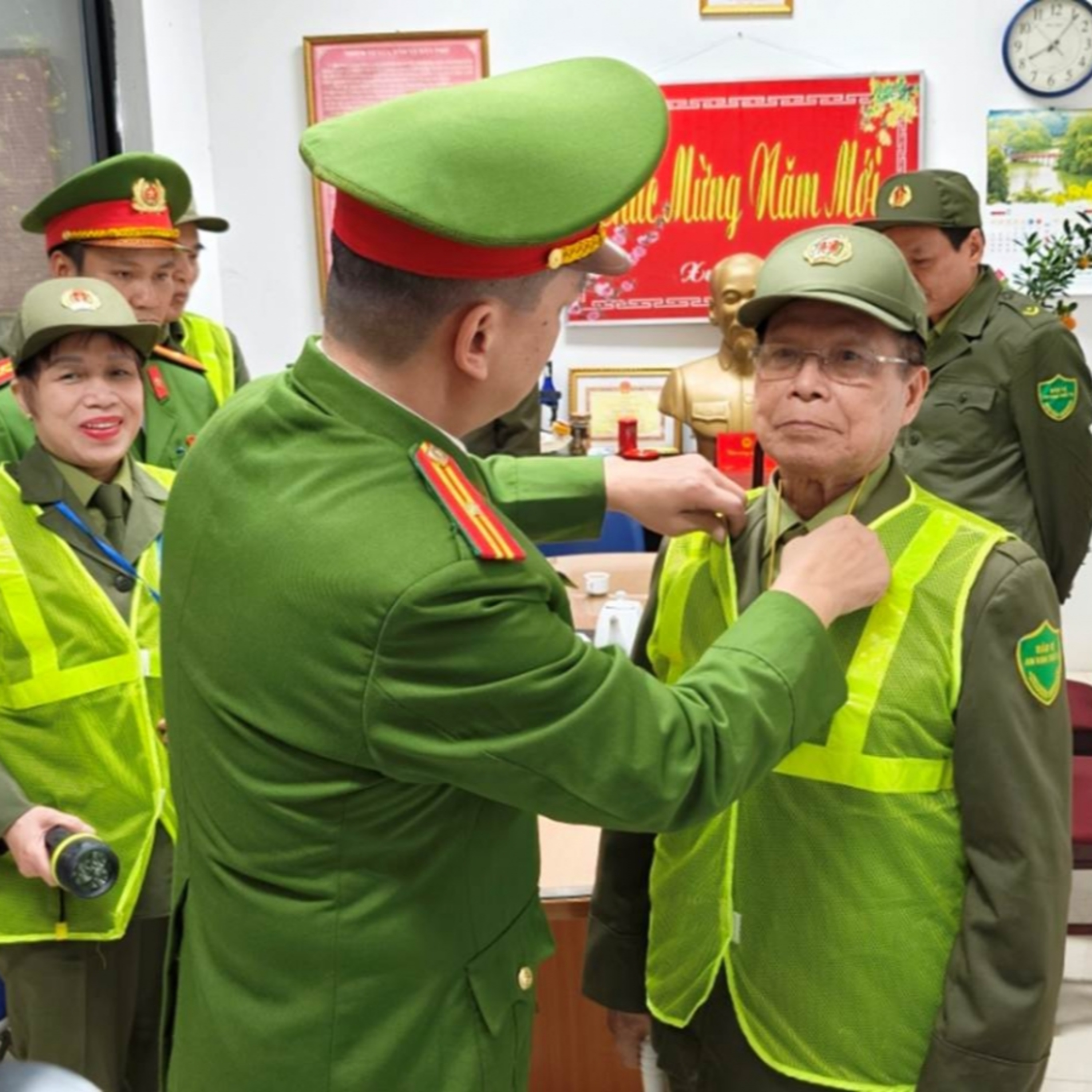Chuyện đêm - Ông Nguyễn Đình Hợi - người đàn ông 80 tuổi gần 40 năm giữ bình yên cho các con phố