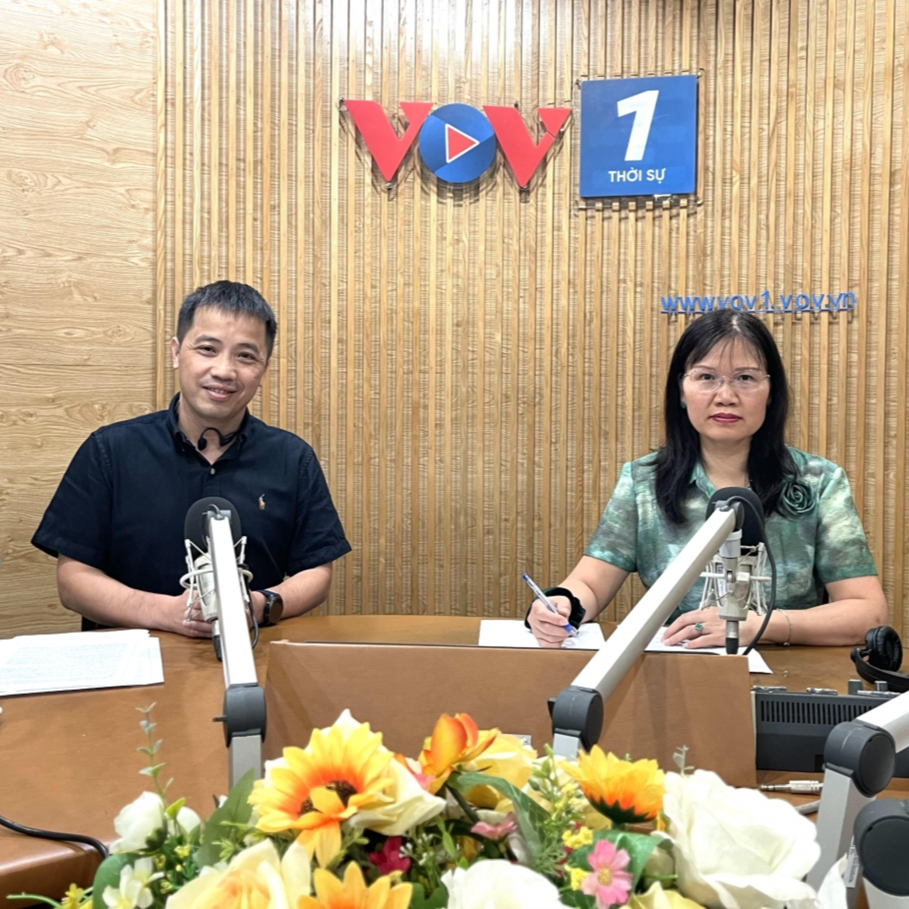Câu chuyện thời sự - Cải cách thực chất thủ tục hành chính-tạo dư địa tăng trưởng mới