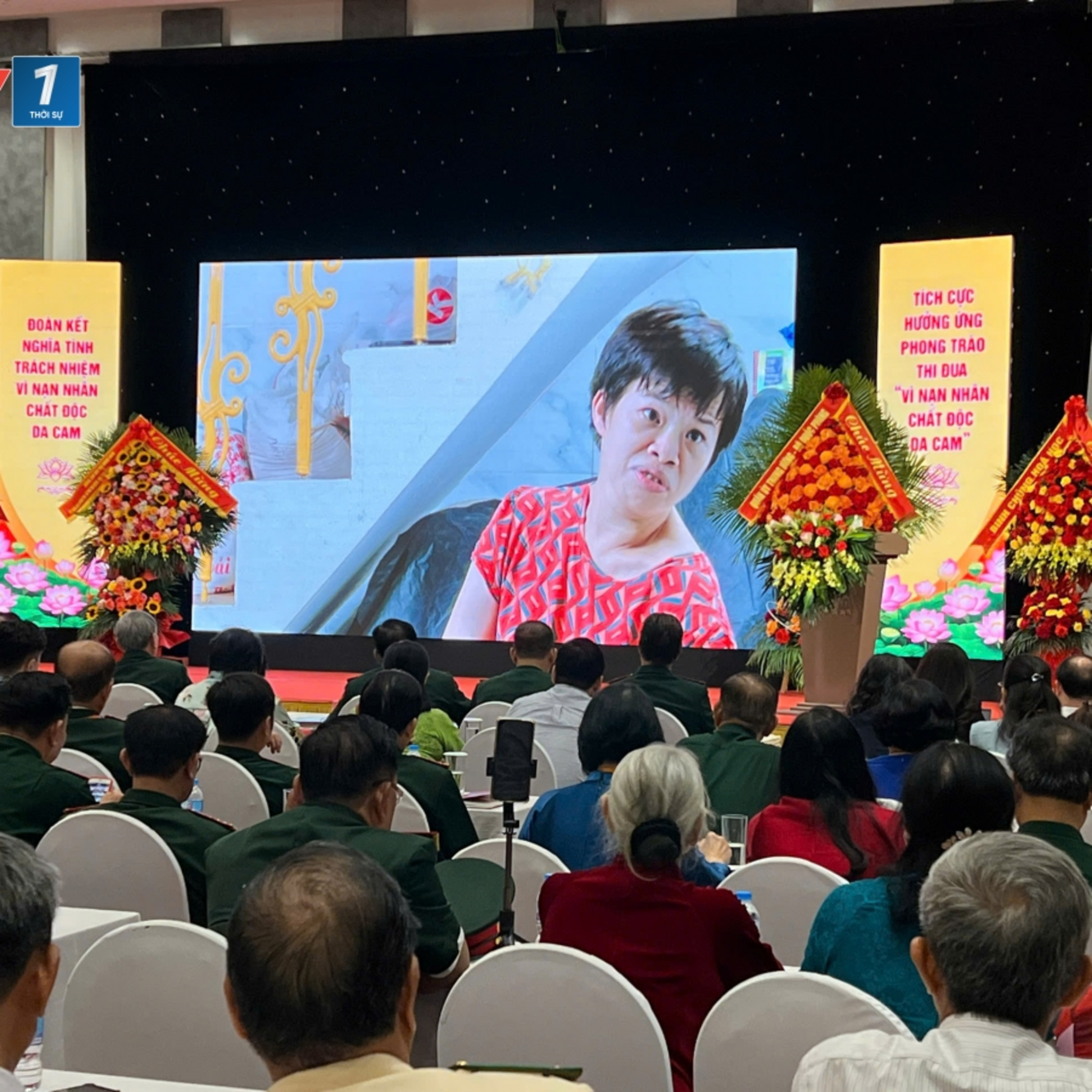 Tiêu điểm - Bà Bùi Thị Minh Hoài dự Đại hội Điển hình tiên tiến “Vì nạn nhân chất độc da cam” lần thứ V