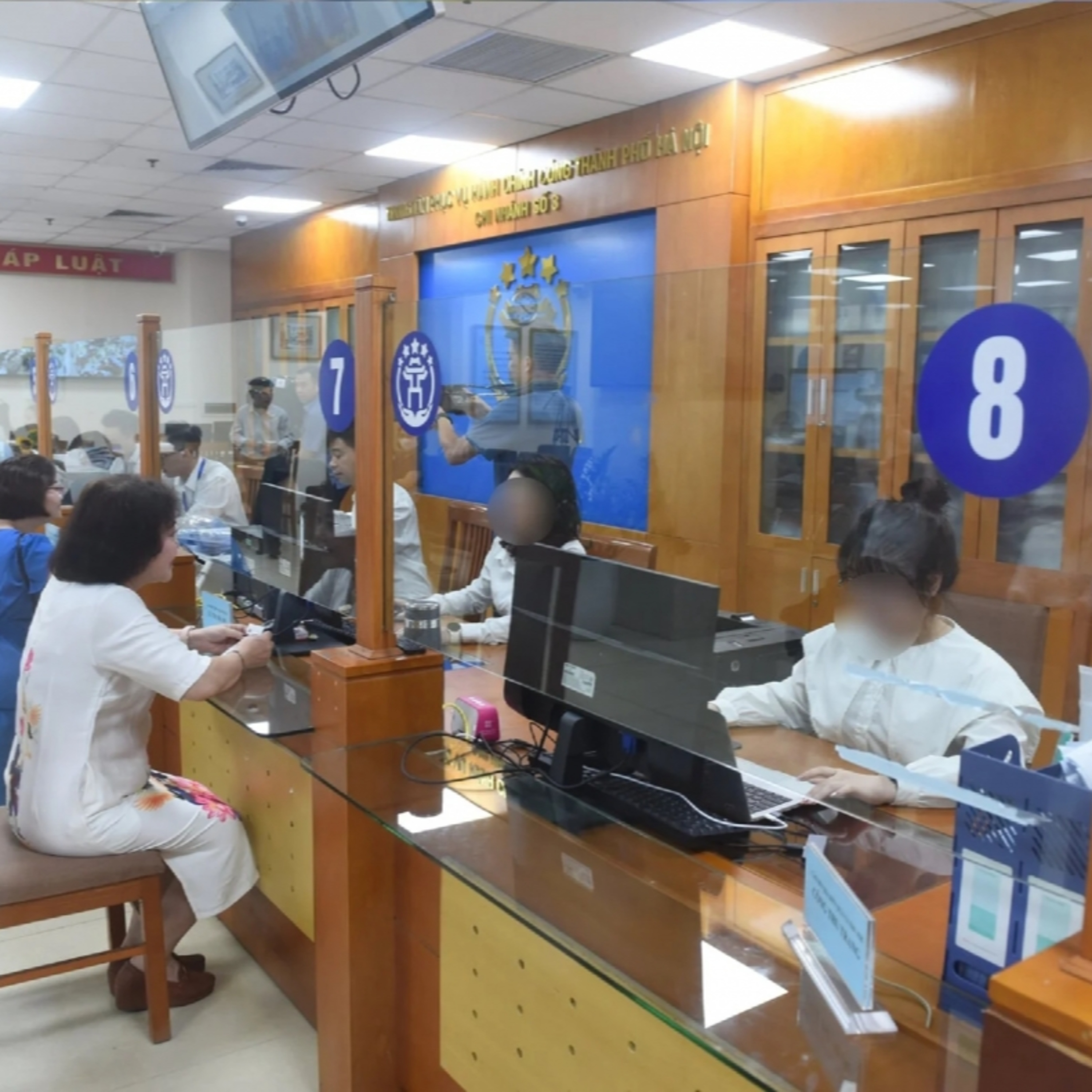 Dòng chảy sự kiện - Hà Nội chấn chỉnh thái độ của cán bộ sau vụ cụ bà 97 tuổi bị từ chối xác nhận ủy quyền lương hưu