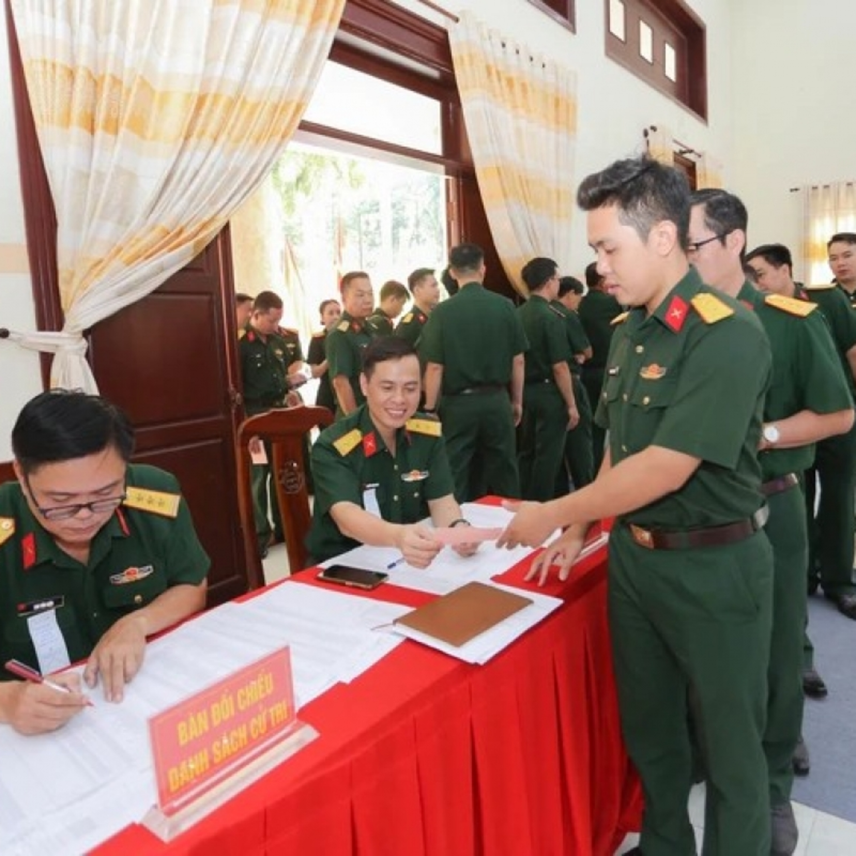 Tiêu điểm - Cán bộ, chiến sĩ trách nhiệm, kỷ cương, niềm tin trên từng lá phiếu