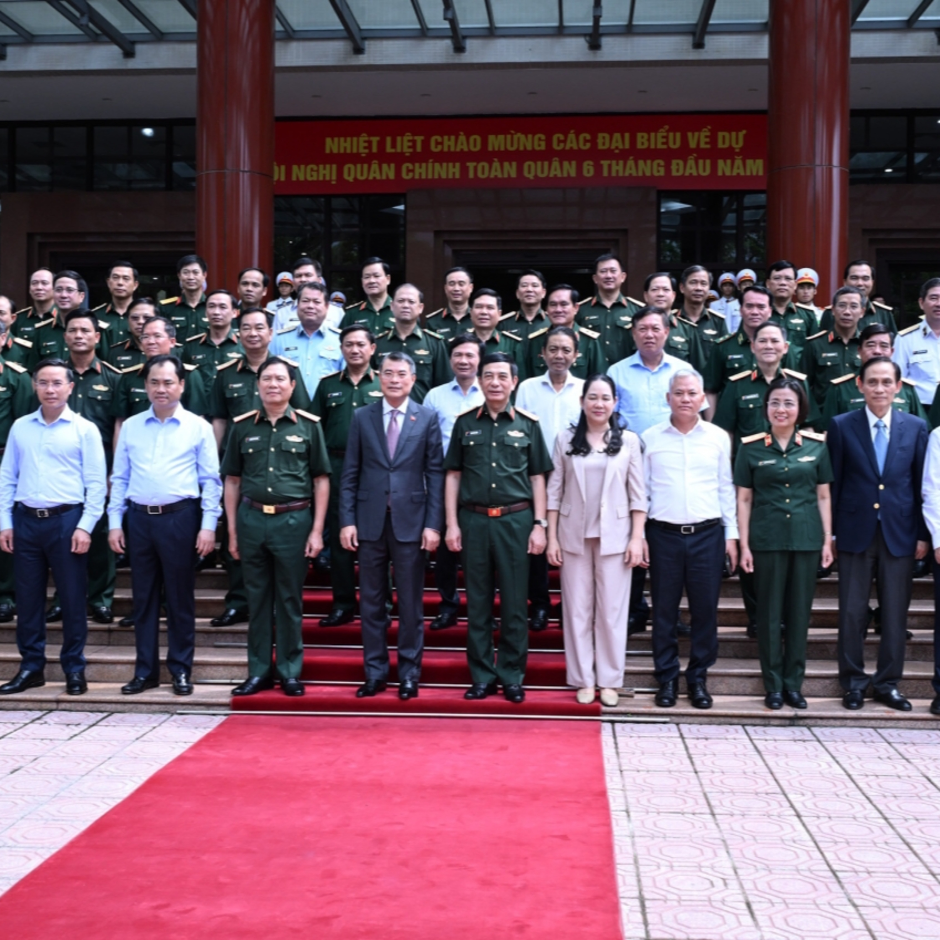 Tiêu điểm - Thủ tướng: Hiện đại hóa toàn diện Quân đội đáp ứng yêu cầu tác chiến trong tình hình mới