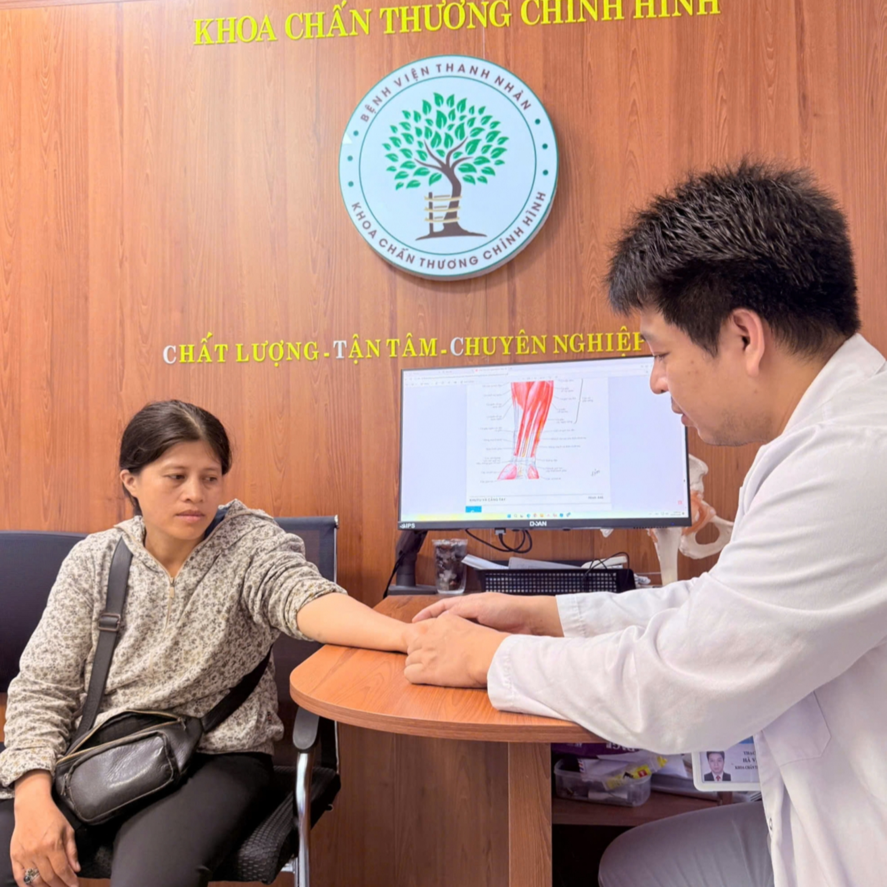 Xã hội chuyển động - Các bệnh viện tăng cường về mọi mặt, đáp ứng yêu cầu khi bệnh nhân khám trái tuyến tăng