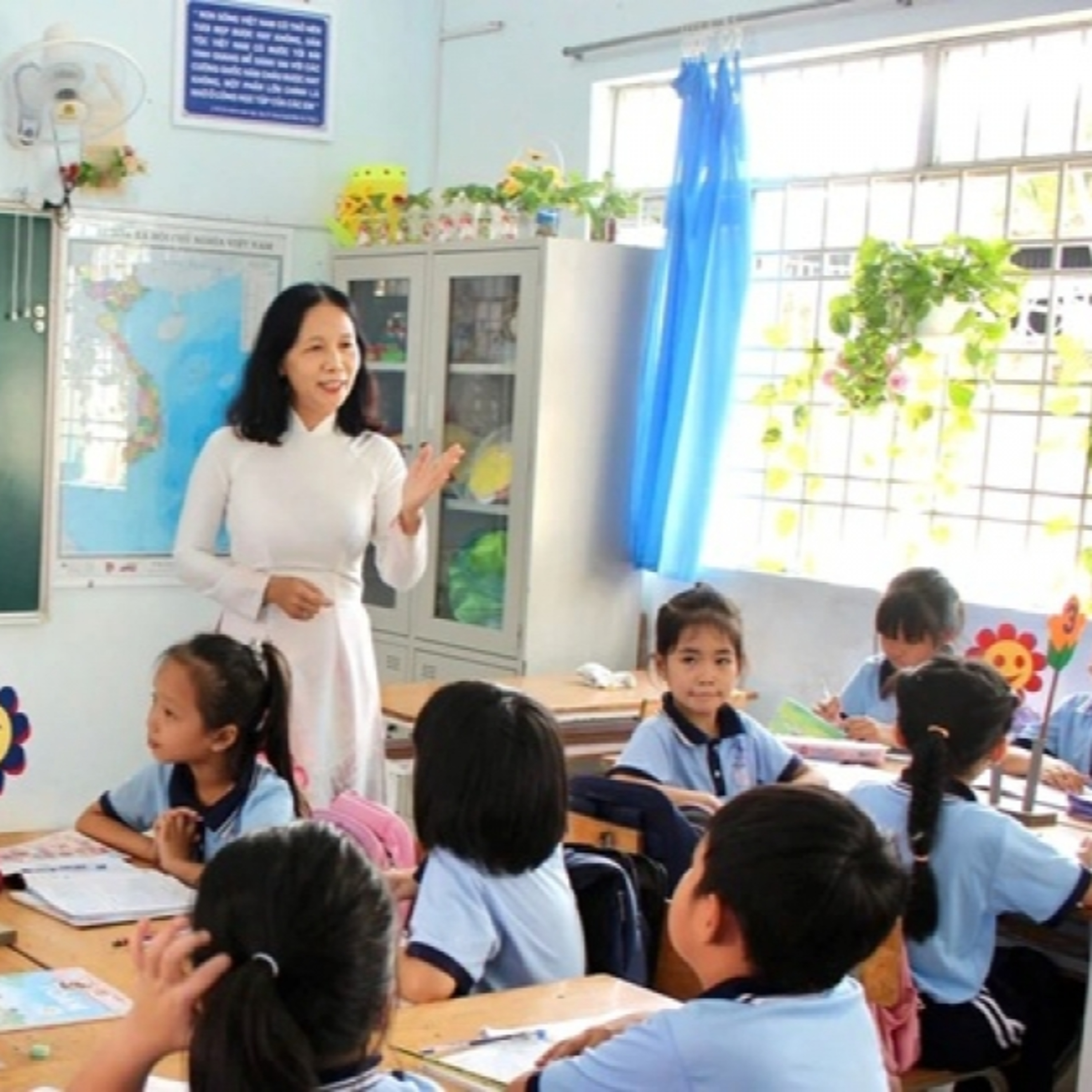 Câu chuyện thời sự - Sắp xếp trường học: Giải bài toán cán bộ quản lý dôi dư để không lãng phí nguồn lực