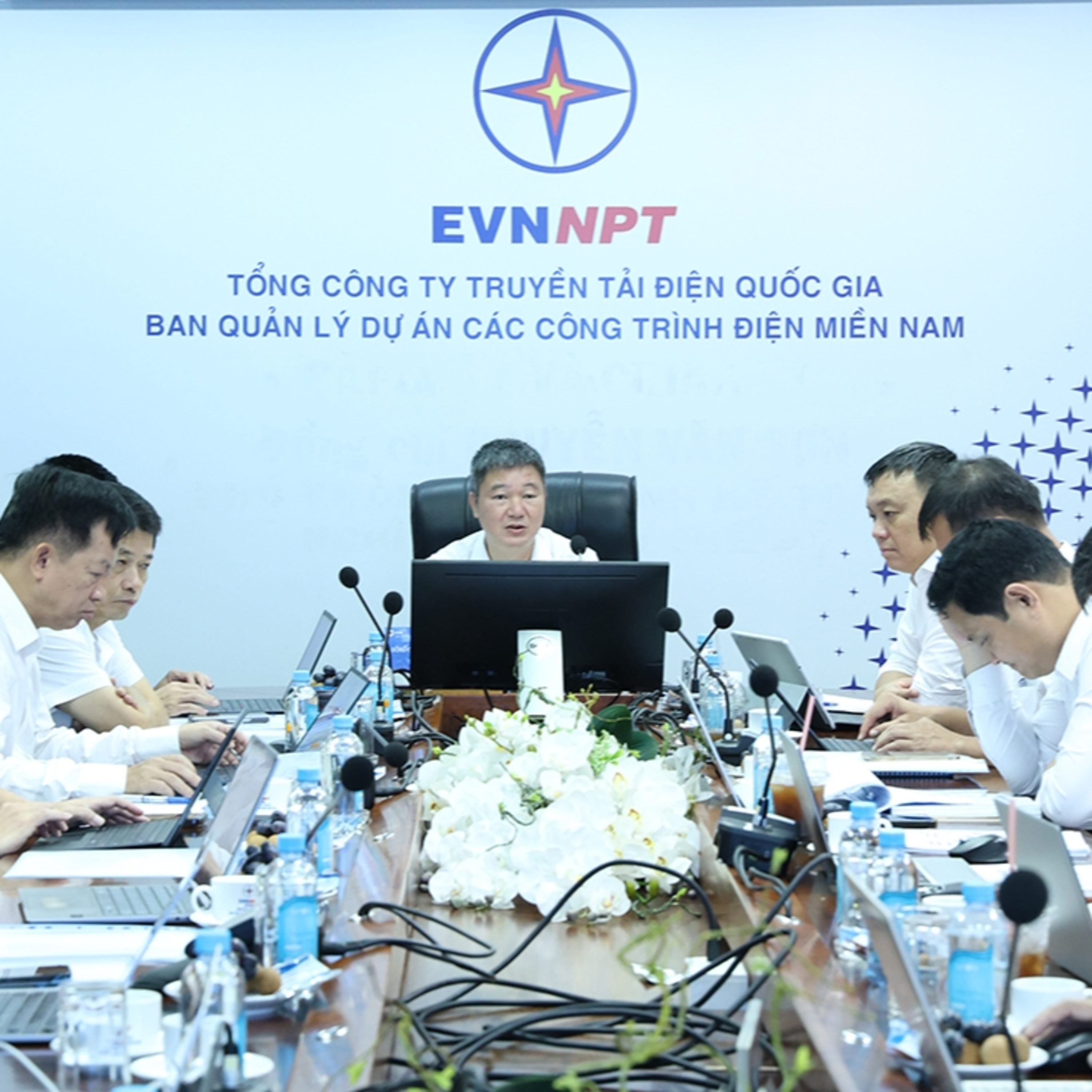 Tiêu điểm - EVNNPT yêu cầu SPMB hoàn thành 14 dự án truyền tải điện phía Nam trong 5 tháng cuối năm 2026
