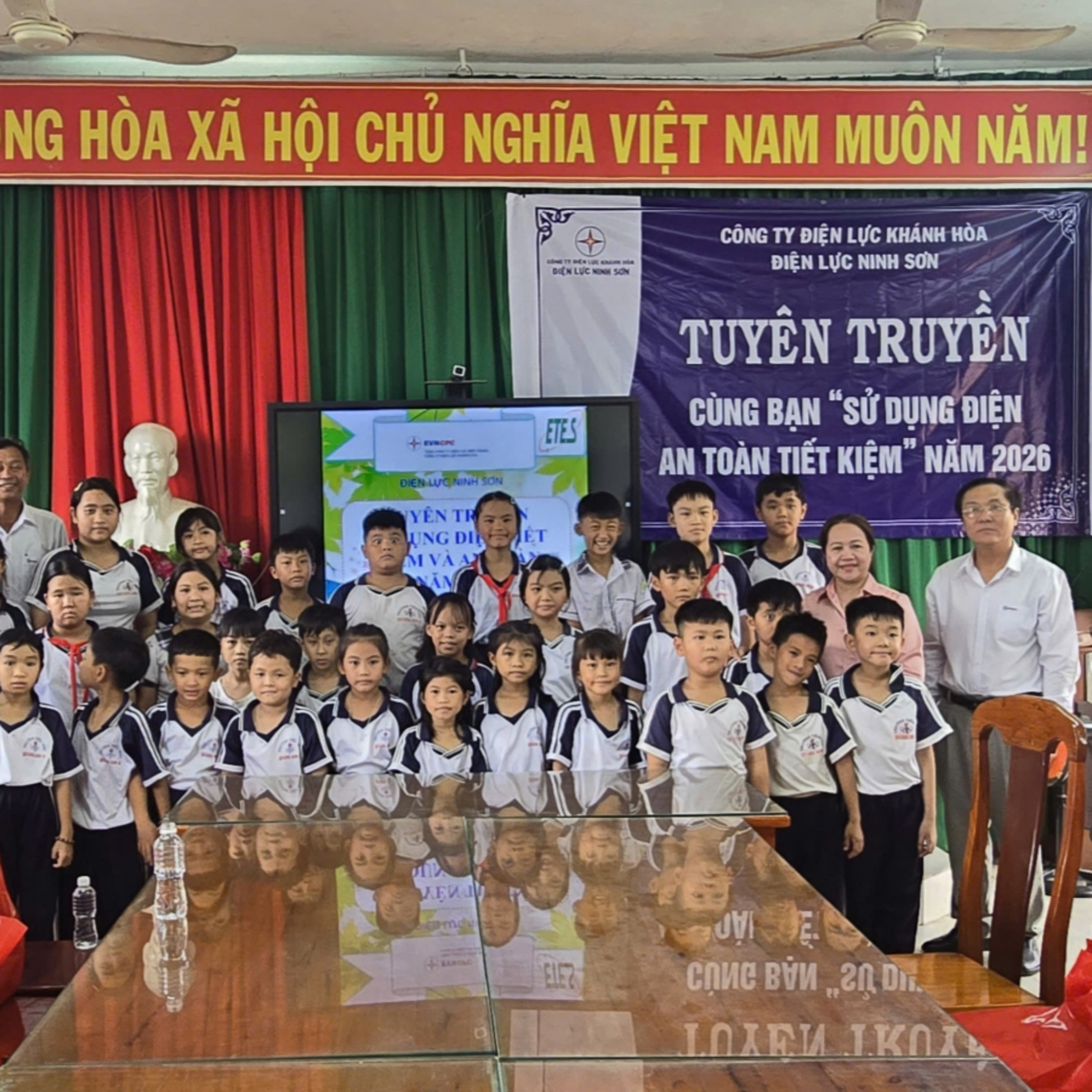 Tiêu điểm - Coi trọng tiết kiệm điện: Ngành điện miền Trung hiện thực hoá Nghị quyết 70-NQ/TW