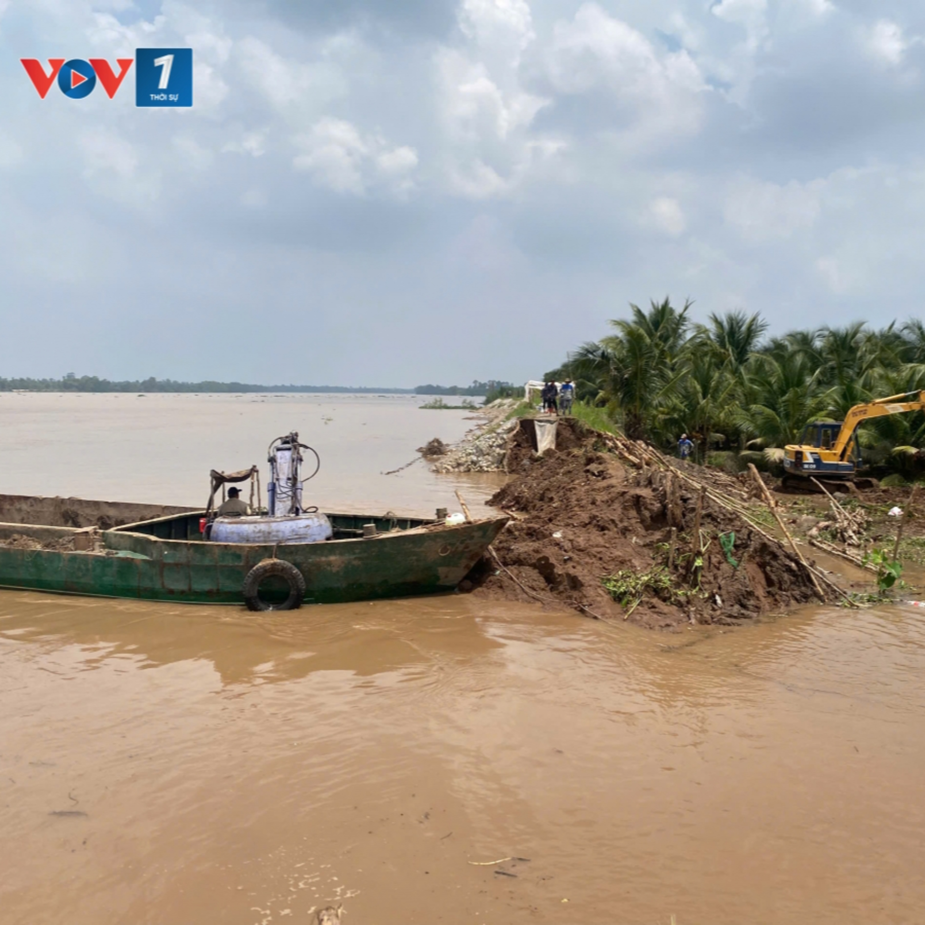 Tiêu điểm - Vĩnh Long: Vỡ đê bao cồn Cái Gà, người dân lâm vào cảnh khốn khó