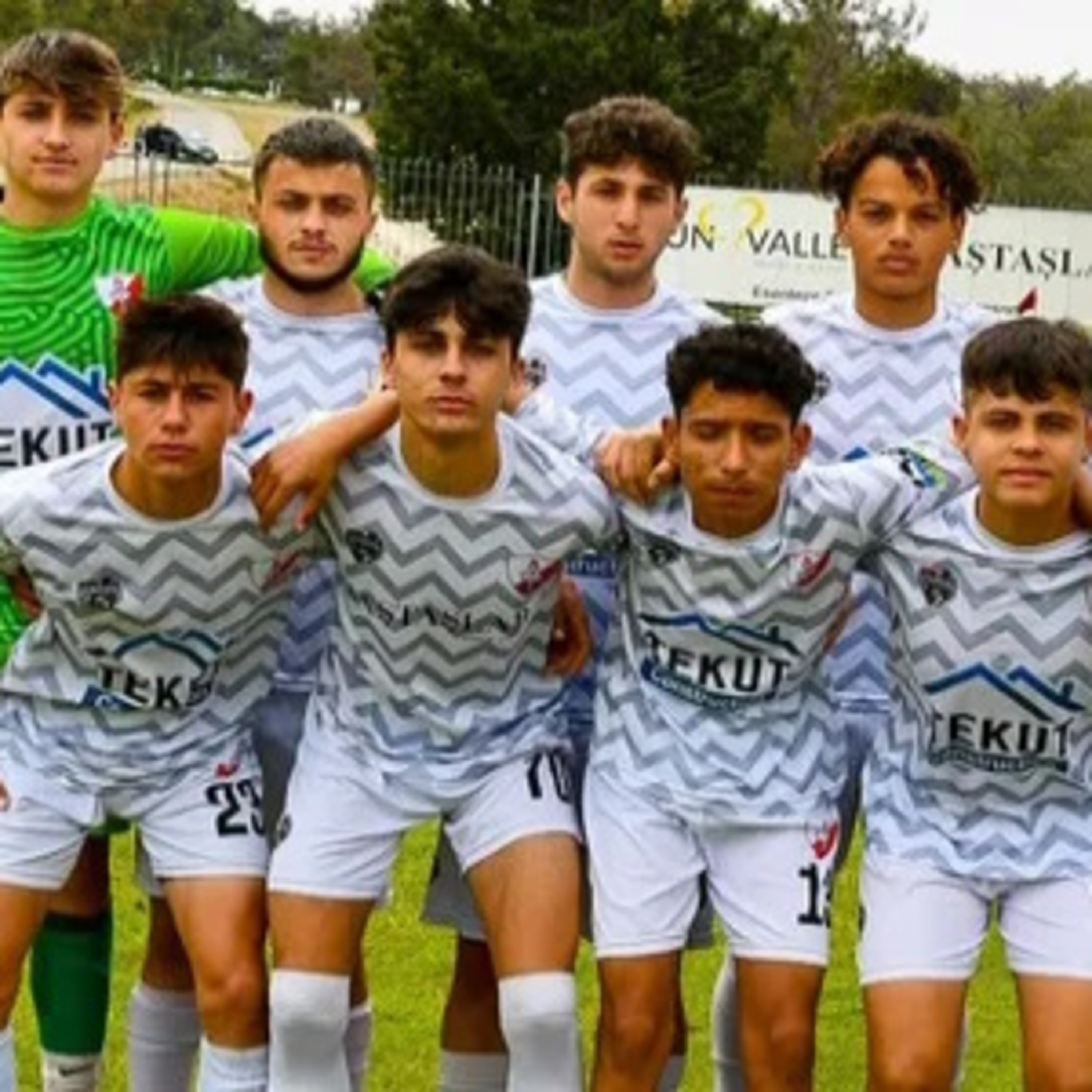 ESENTEPE YOUNGSTERS IN GOAL AVALANCHE