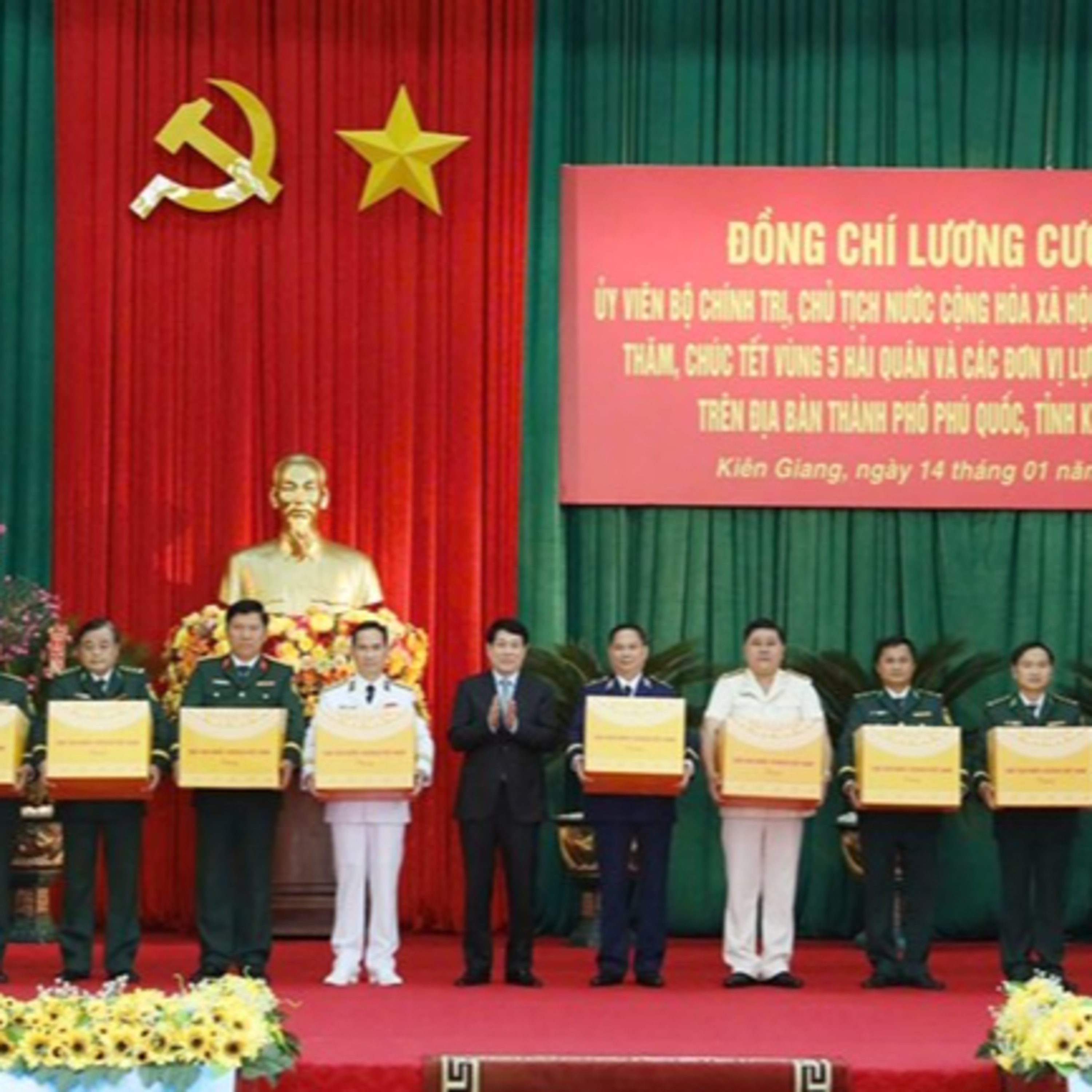 THỜI SỰ 12H TRƯA 14/1/2025: Chủ tịch nước Lương Cường thăm, chúc Tết vùng 5 Hải Quân và các đơn vị lực lượng vũ trang trên địa bàn thành phố Phú Quốc, tỉnh Kiên Giang