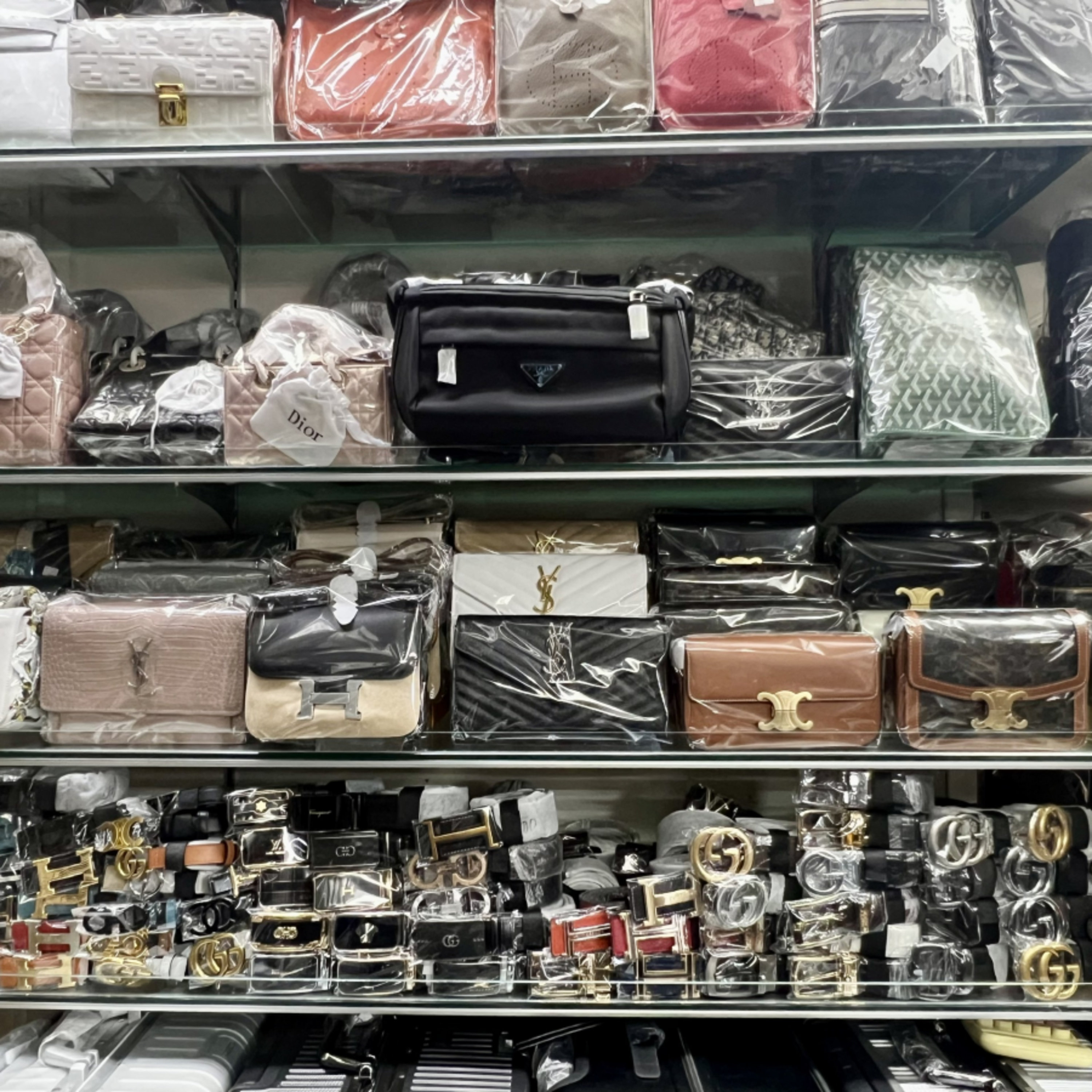 Thời sự 6h 30/5/2025: Thu giữ số lượng lớn hàng giả tại Saigon Squarez