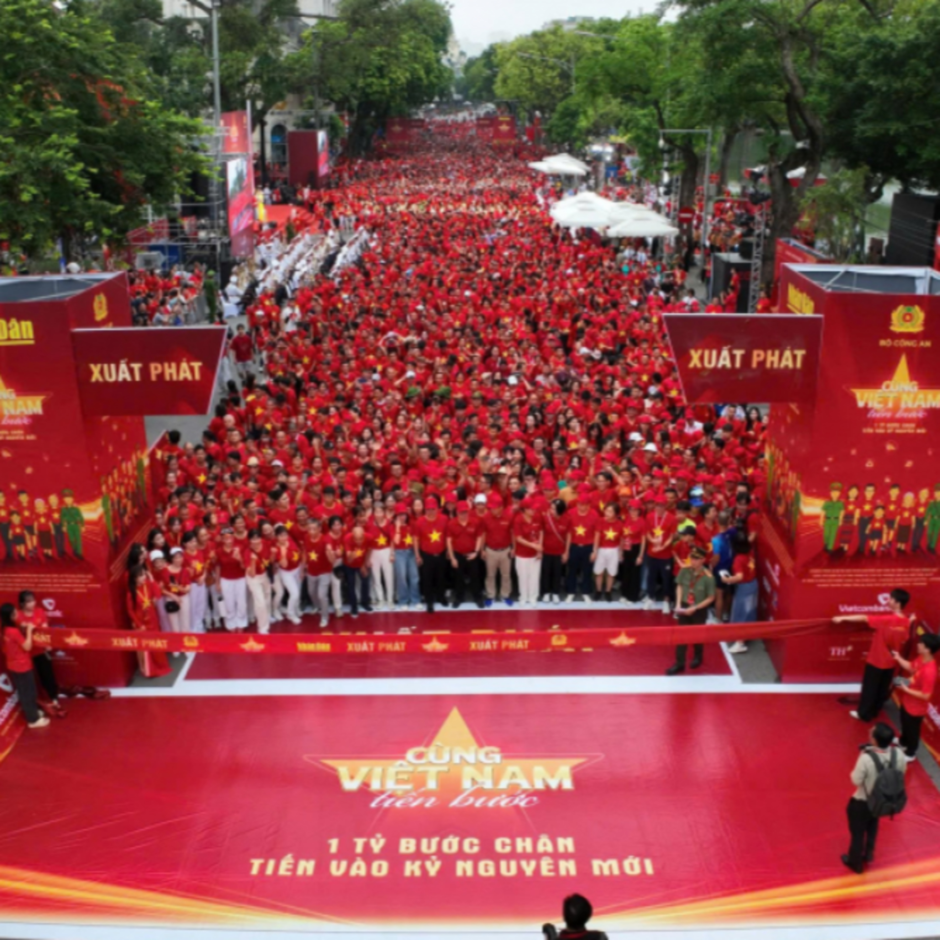 Thời sự 12h 16/8/2025: Một tỷ bước chân tiến vào kỷ nguyên mới