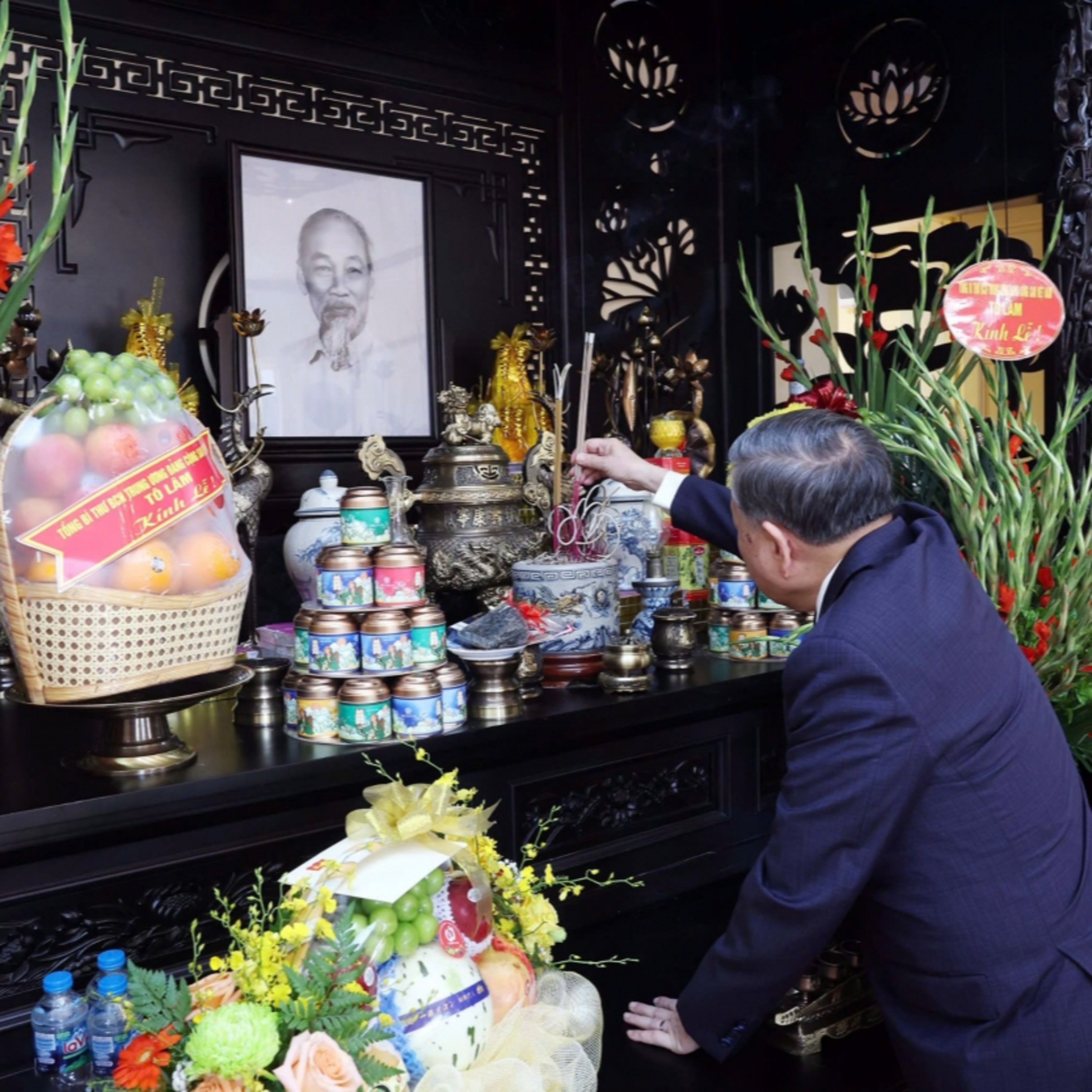 Thời sự 18h 31/8/2025: Tổng Bí thư Tô Lâm dâng hương tưởng niệm Chủ tịch Hồ Chí Minh