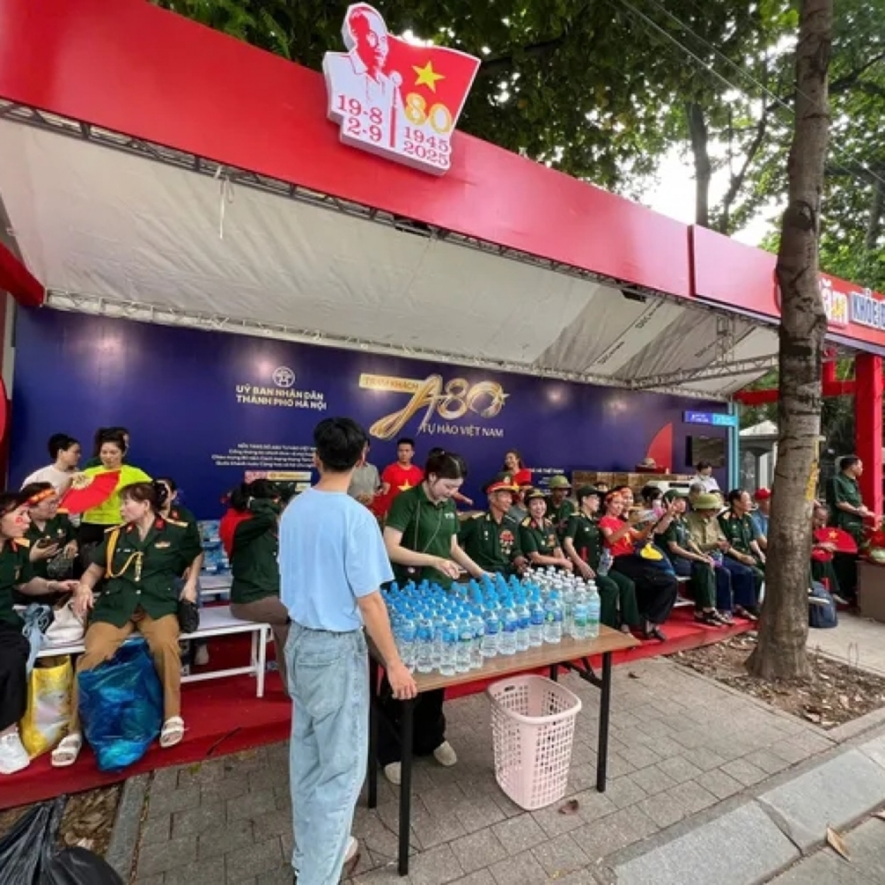 Thời sự 18h 1/9/2025: UBND TP Hà Nội bố trí 15 trạm khách là điểm dừng chân thân thiện