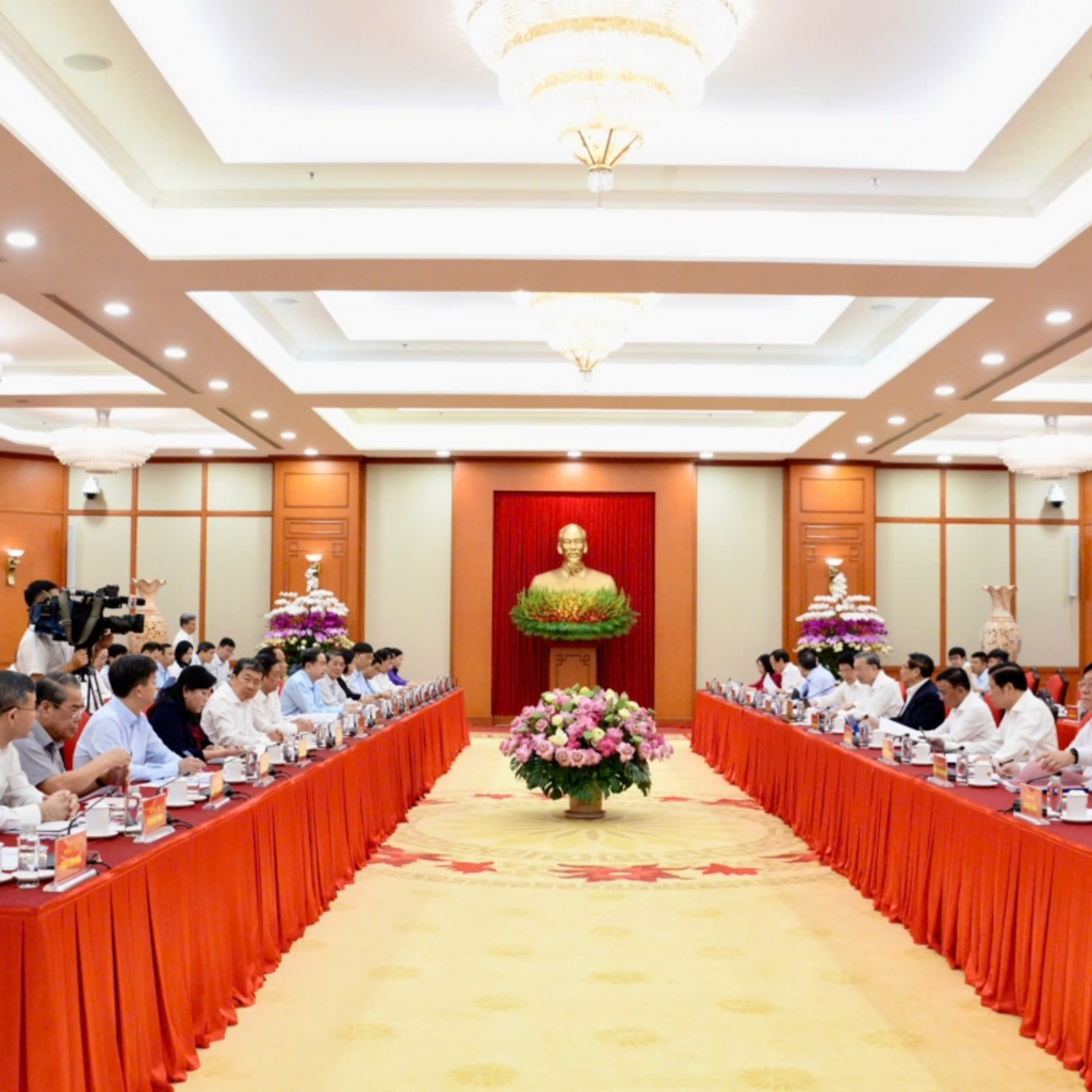 Thời sự 12h 11/9/2025: Bộ Chính trị làm việc với Ban Thường vụ Đảng ủy Quốc hội