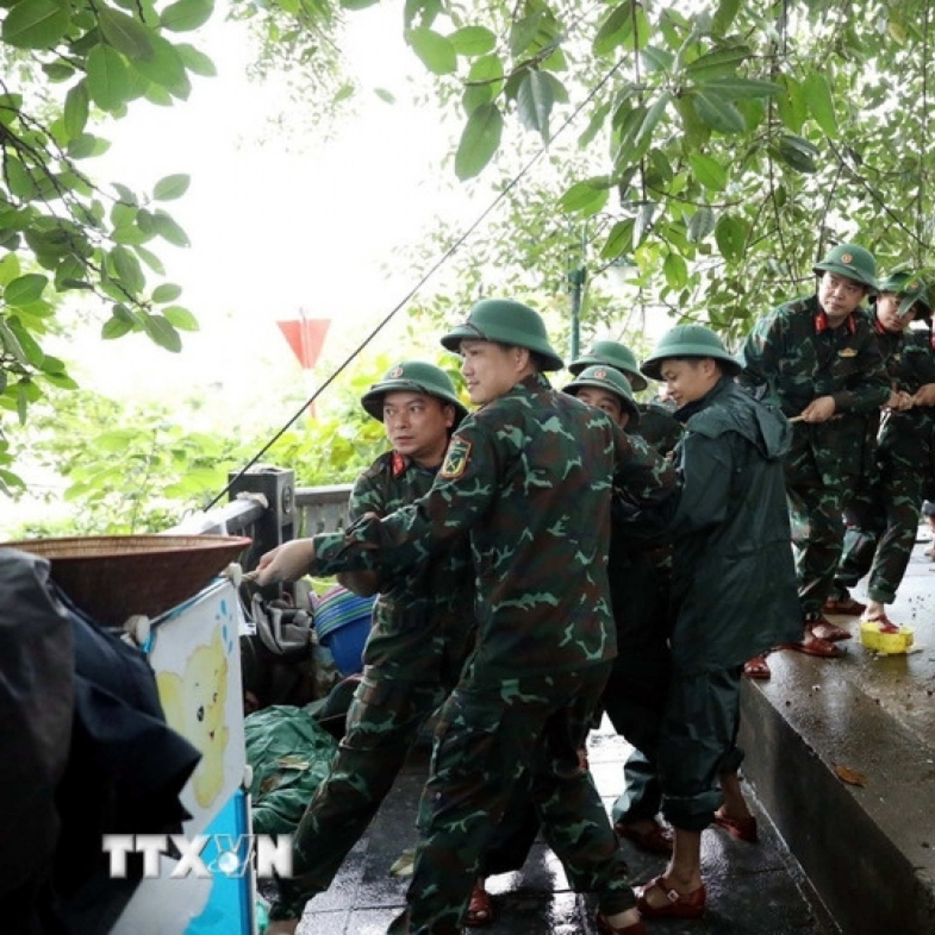 Thời sự 12h 5/10/2025: Quân đội sẵn sàng phối hợp với các địa phương ứng phó với cơn bão số 11