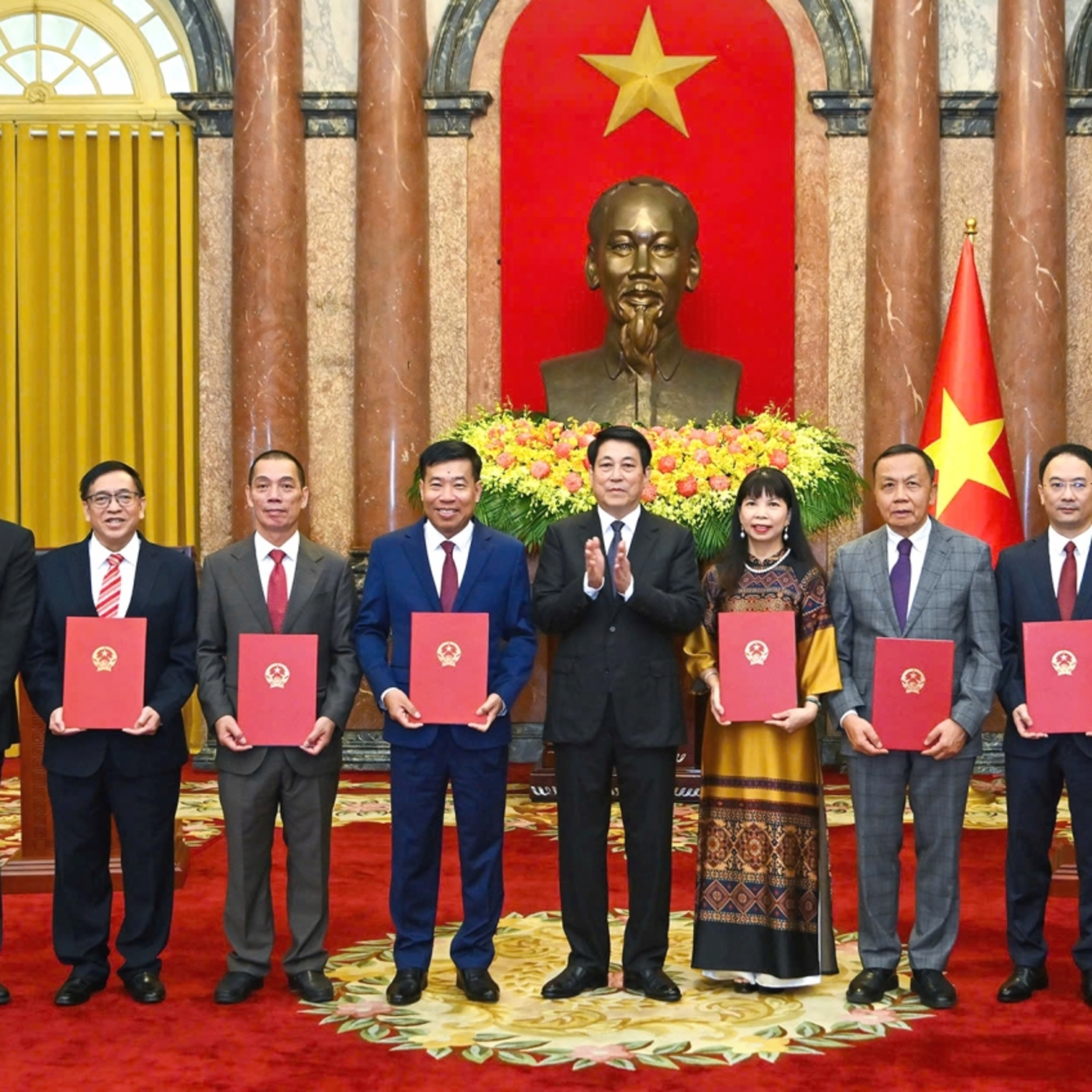 Thời sự 12h 10/10/2025: Chủ tịch nước Lương Cường trao quyết định phong hàm Đại sứ