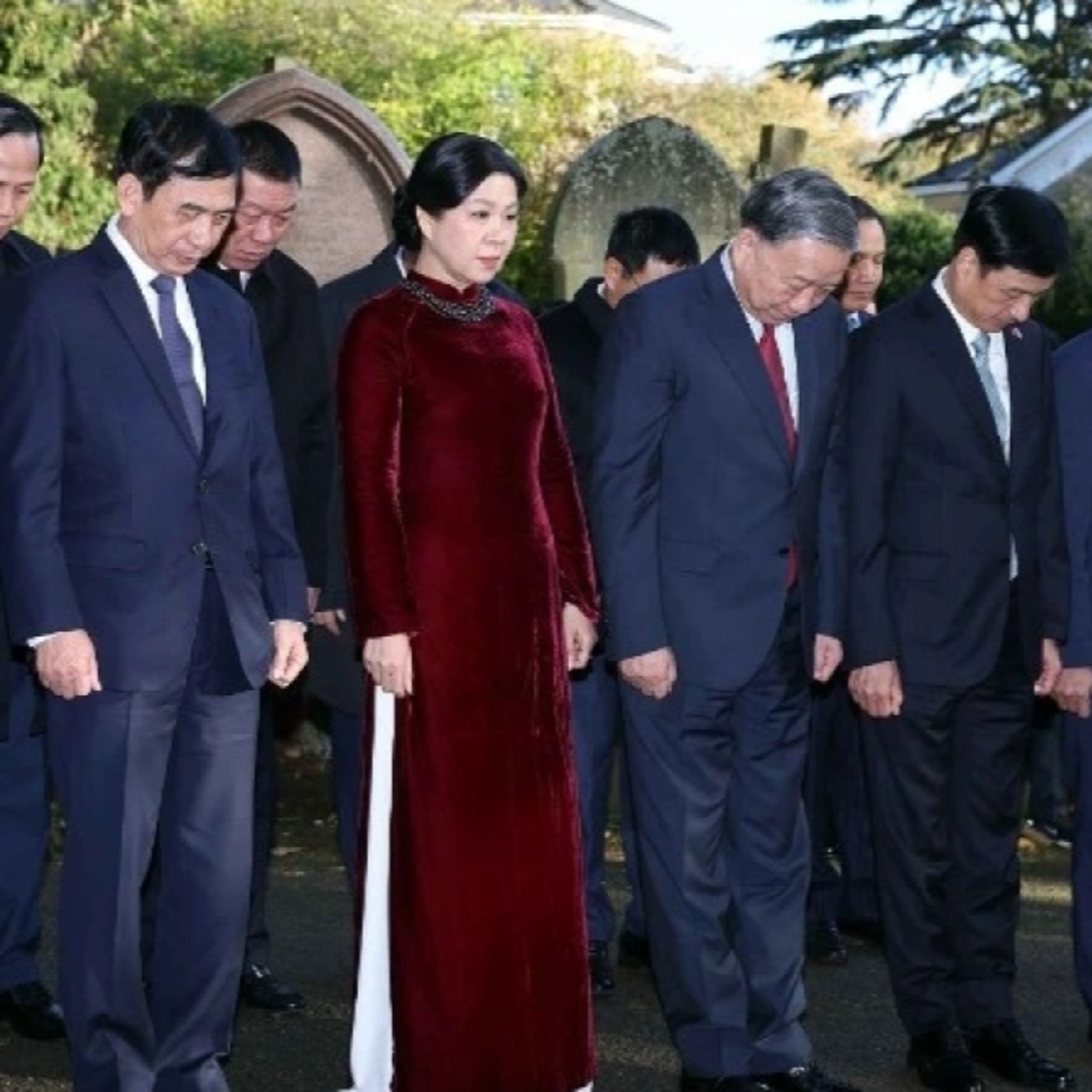 Thời sự 18h 28/10/2025: Tổng Bí thư Tô Lâm dâng hoa tưởng nhớ lãnh tụ giai cấp vô sản Karl Marx Thời sự 18h 28/10/2025: Tổng Bí thư Tô Lâm dâng hoa tưởng nhớ lãnh tụ giai cấp vô sản Karl Marx