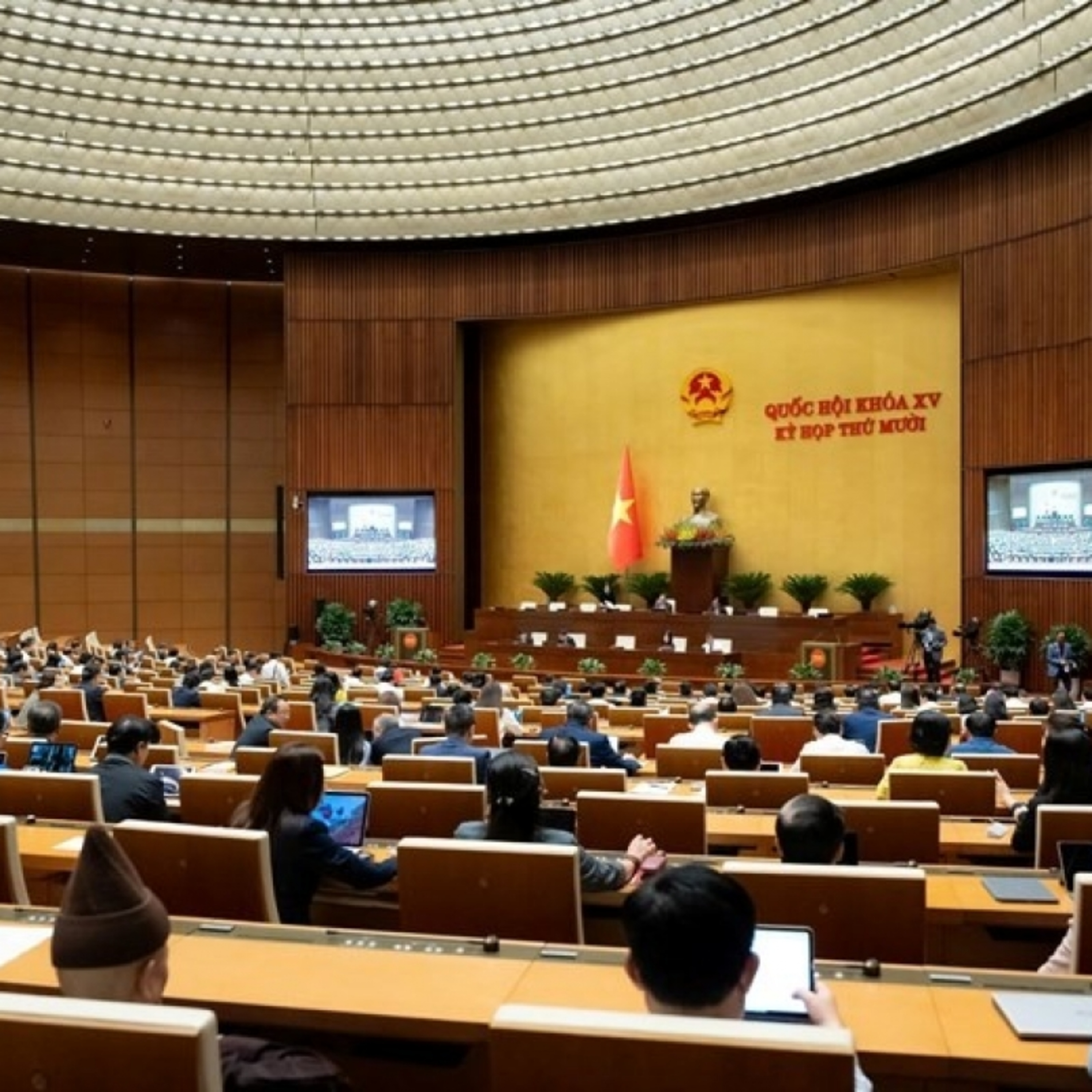 Thời sự 12h 17/11/2025: Quốc hội thảo luận về phát triển giáo dục và chăm sóc sức khỏe nhân dân