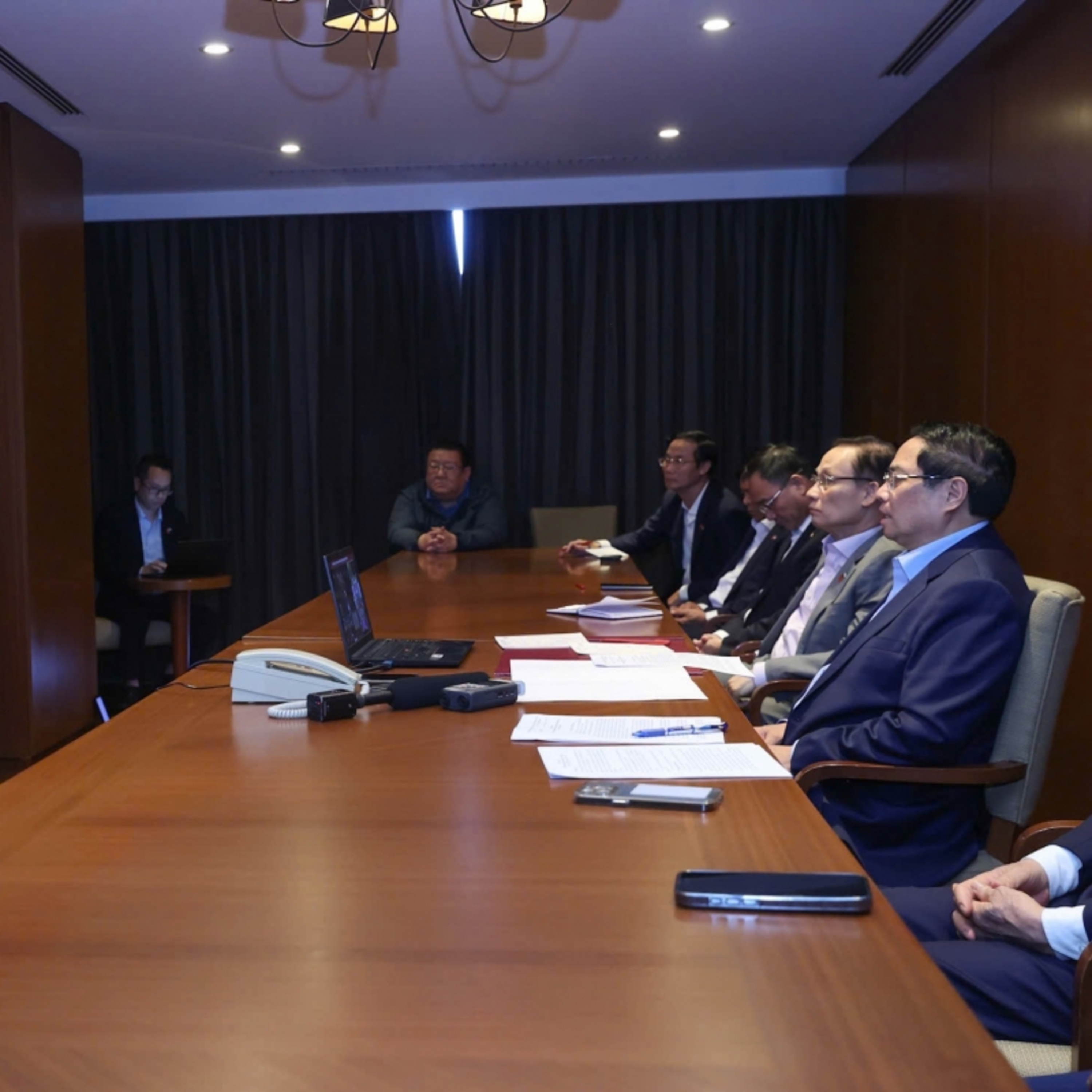 Thời sự 6h 21/11/2025: Thủ tướng chủ trì họp khẩn trực tuyến (từ Algeri) ứng phó mưa lũ