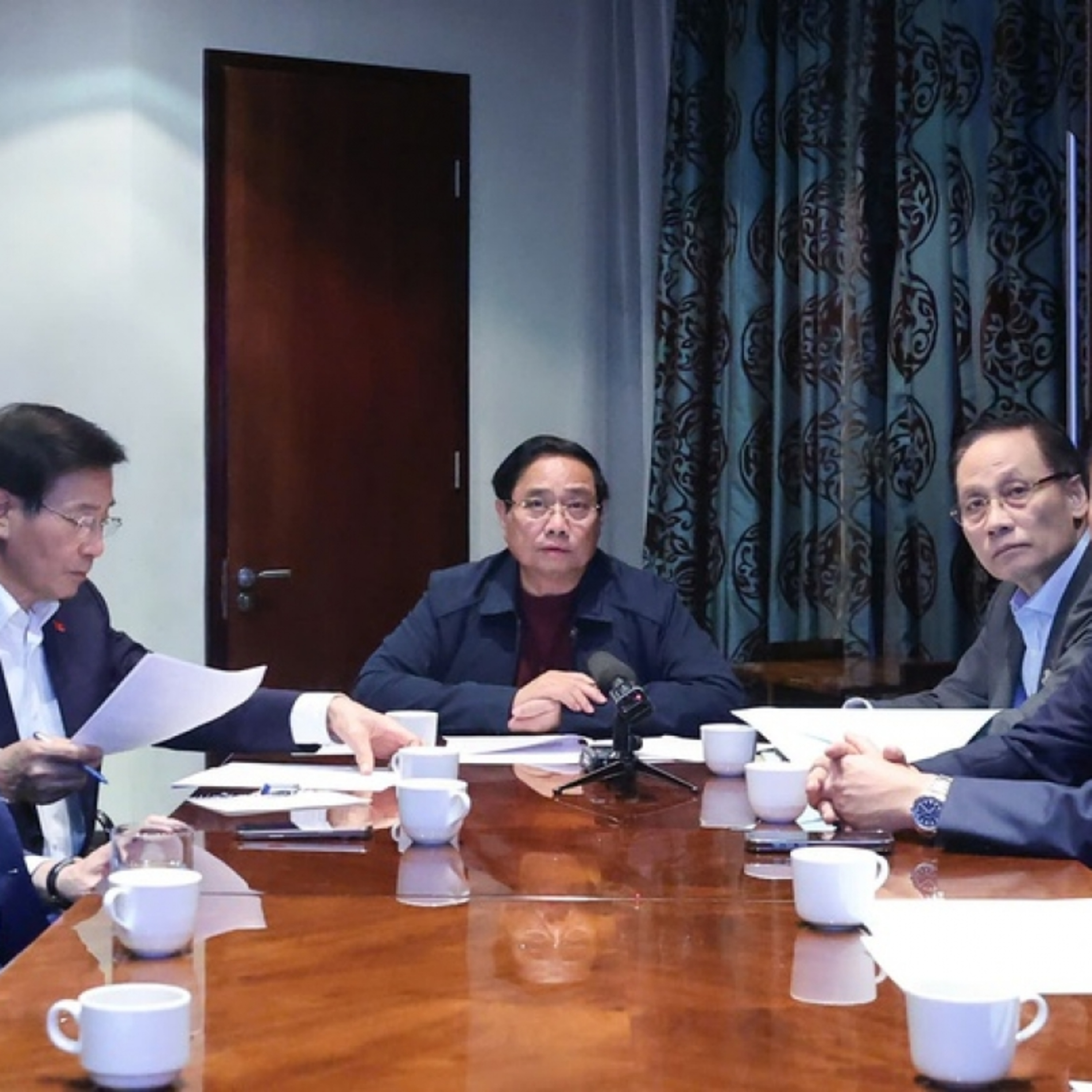 Thời sự 18h 23/11/2025: Lần thứ hai,Thủ tướng chủ trì cuộc họp trực tuyến với trong nước về vùng lũ