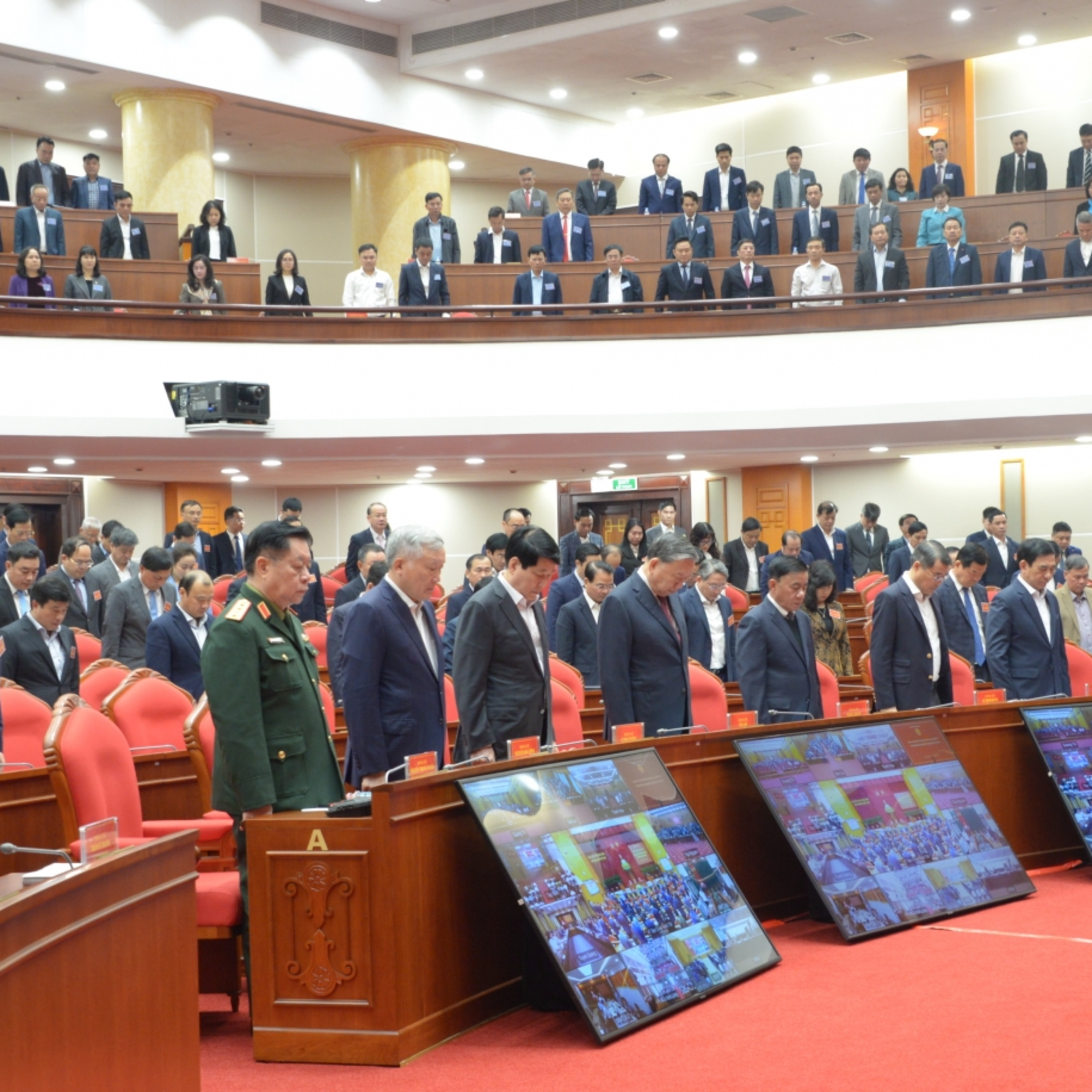 Thời sự 12h 24/11/2025: Lãnh đạo Đảng, Nhà nước tưởng nhớ đồng bào bị thiệt mạng do mưa lũ