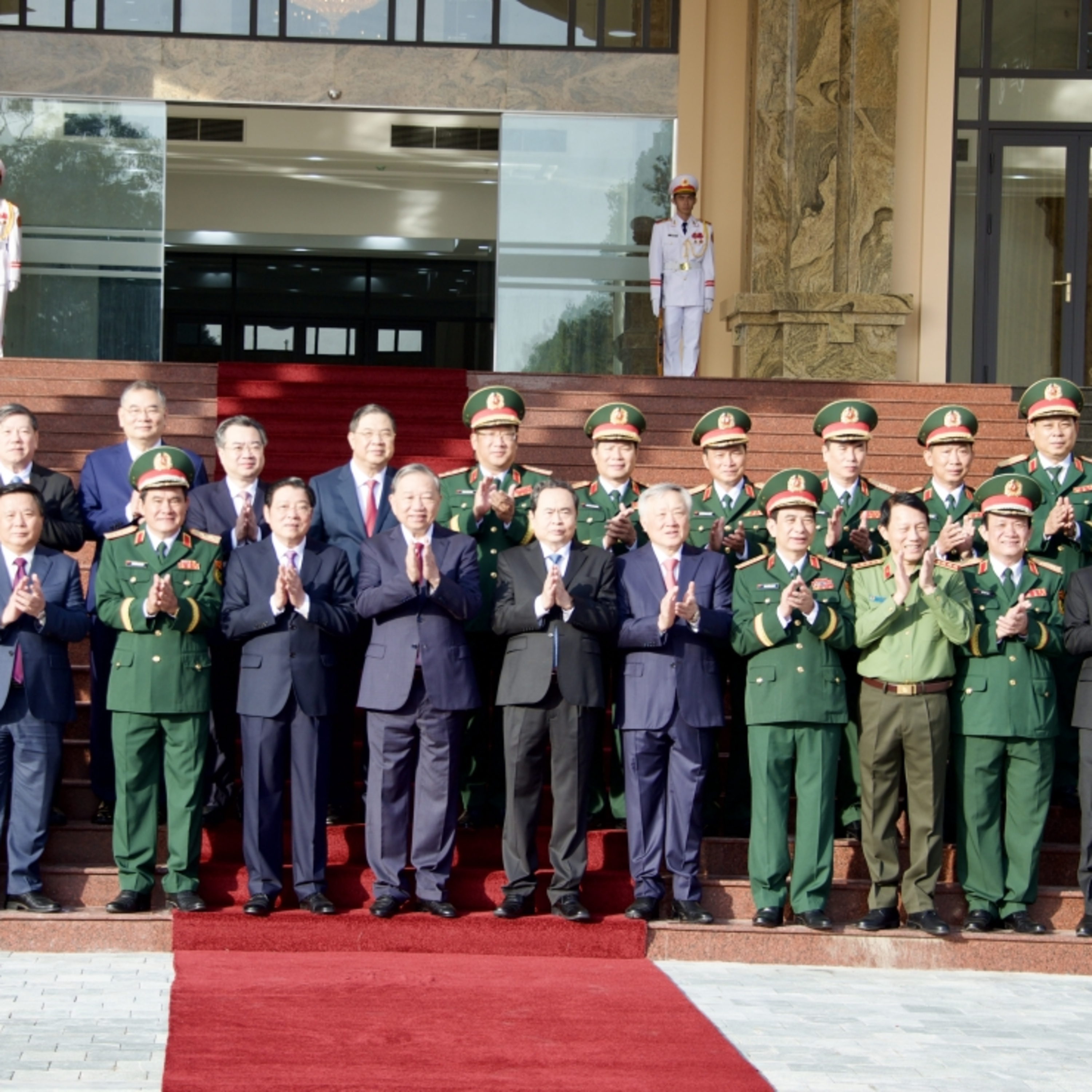 Thời sự 18h 8/12/2025: Tổng Bí thư Tô Lâm dự lễ kỉ niệm 80 năm Ngày truyền thống LLVT Quân khu 9