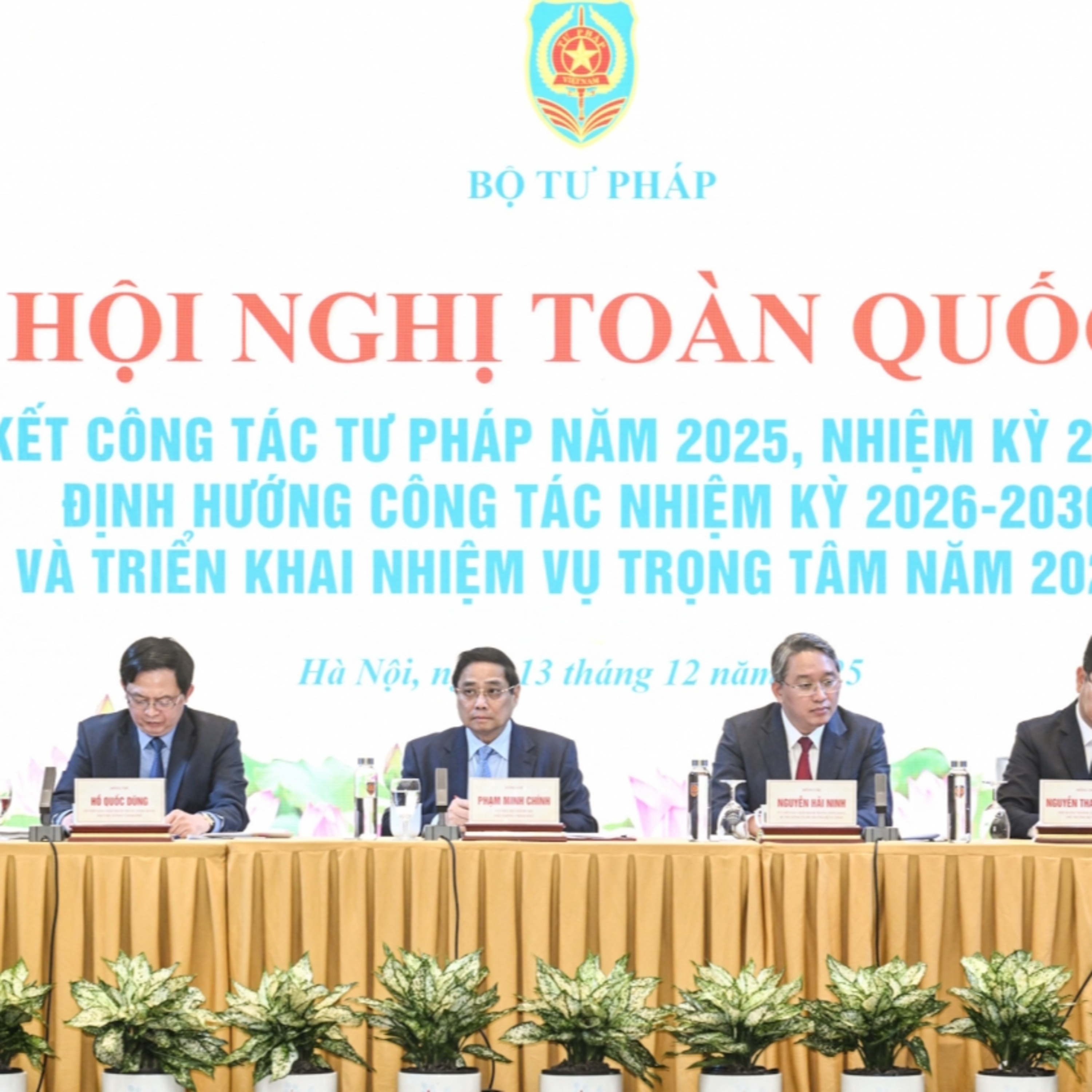 Thời sự 18h 13/12/2025: Chuyển từ "quản lý bằng pháp luật" sang "kiến tạo thể chế phát triển" Thời sự 18h 13/12/2025: Chuyển từ "quản lý bằng pháp luật" sang "kiến tạo thể chế phát triển"
