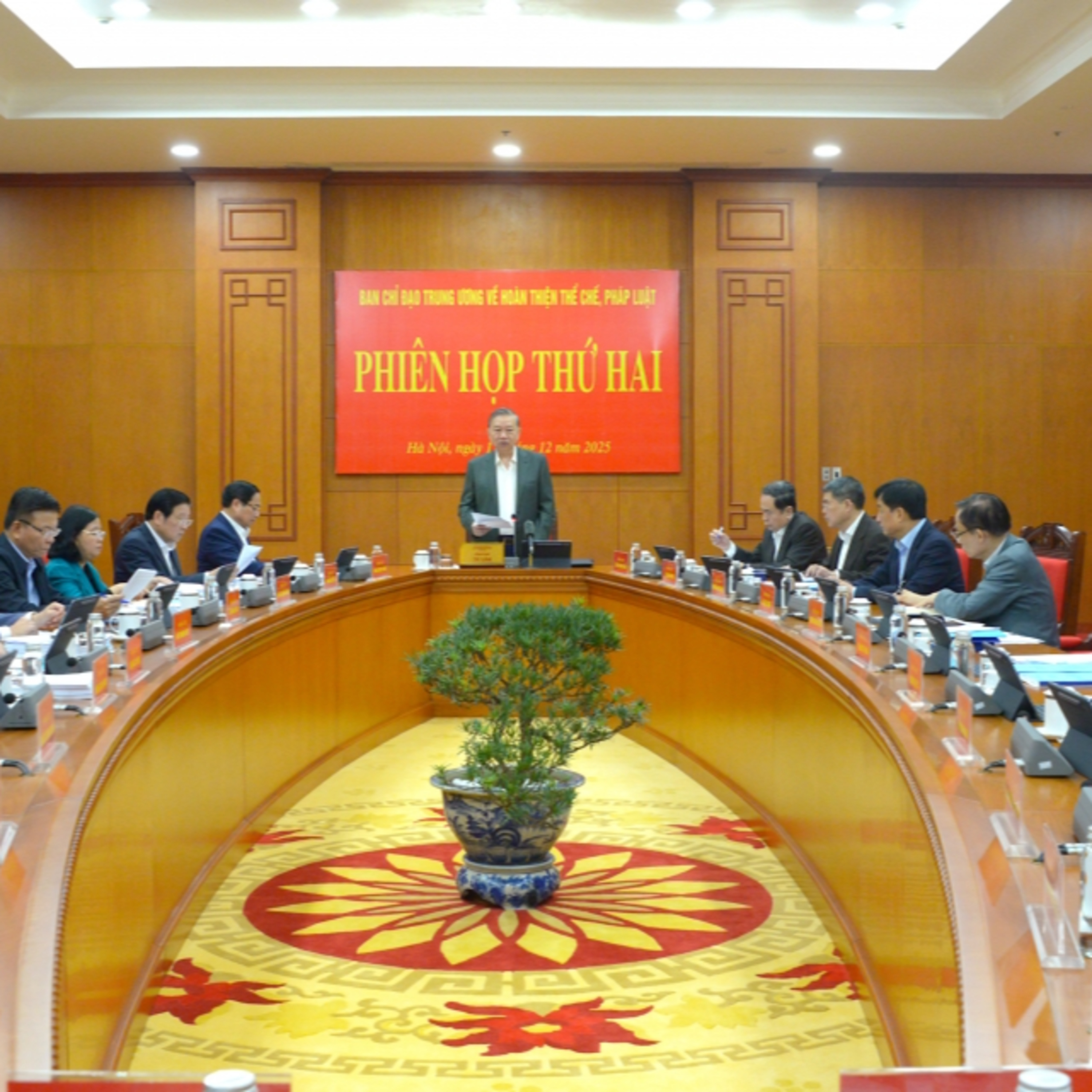 Thời sự 18h 17/12/2025: Tổng Bí thư Tô Lâm yêu cầu giảm bớt hình thức văn bản quy phạm pháp luật