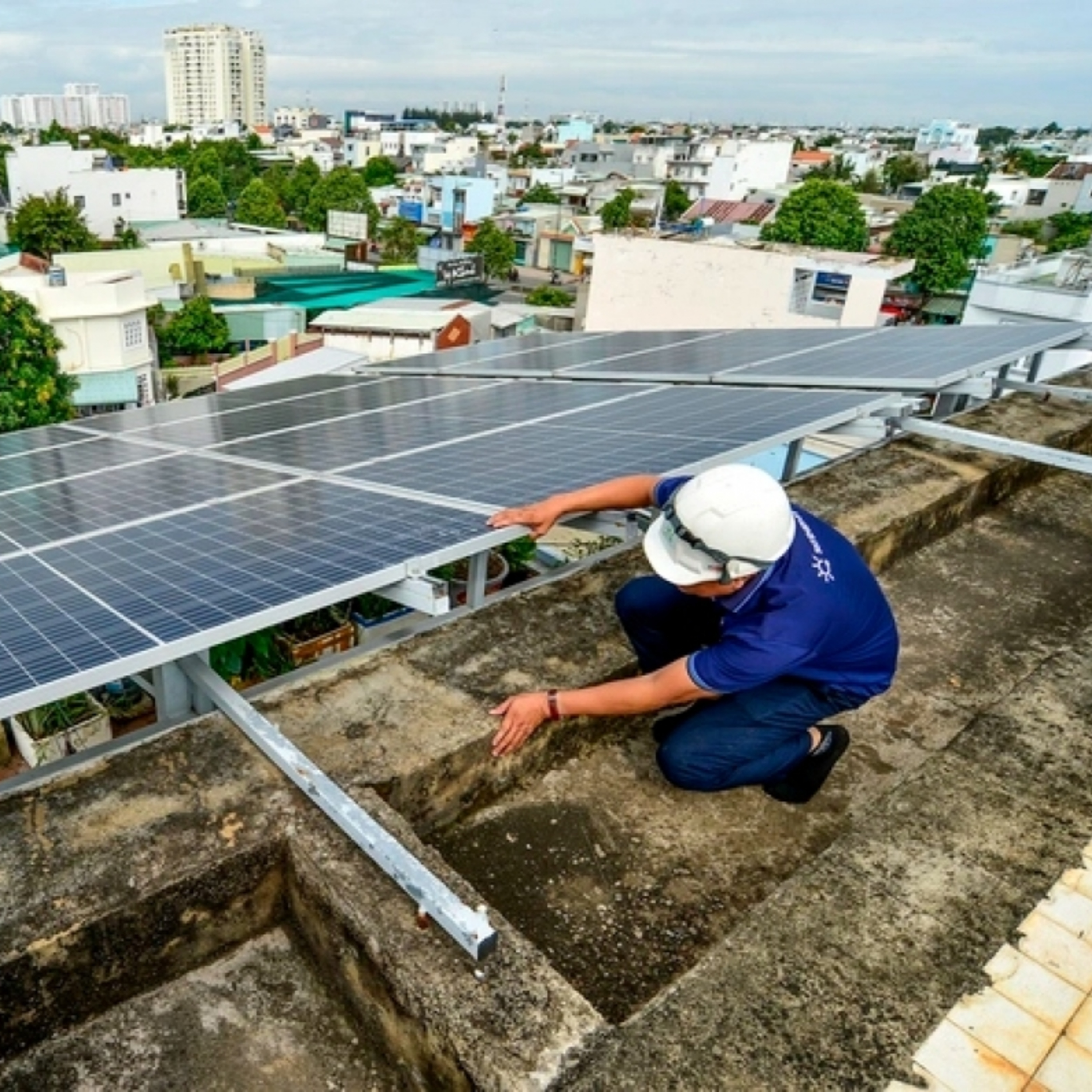 Thời sự 18h 31/3/2026: Việt Nam phấn đấu 10% cơ quan công sở, hộ gia đình lắp điện mặt trời mái nhà