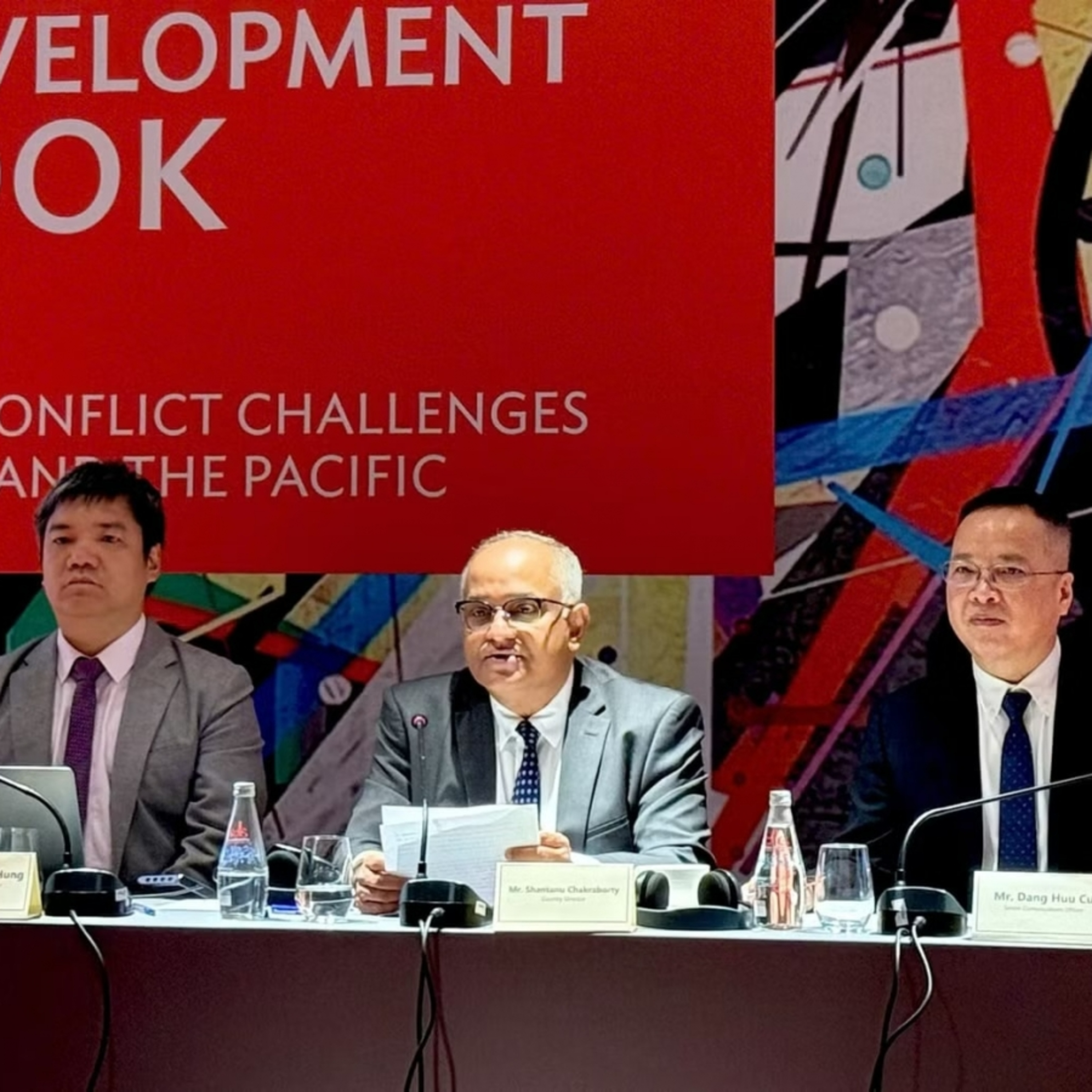 Thời sự 6h 12/4/2026: Kinh tế Việt Nam chống chịu vững vàng trước thách thức toàn cầu