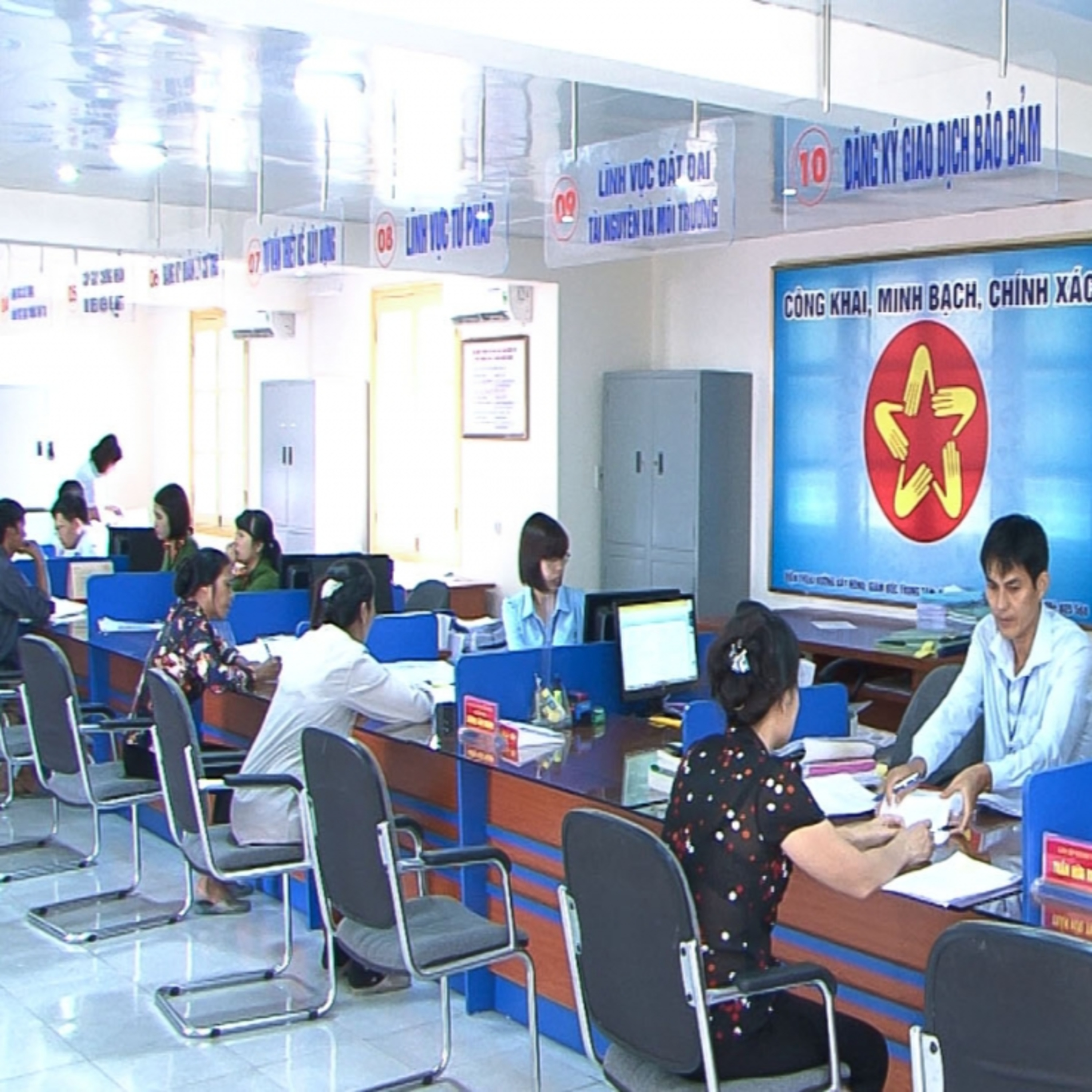 Thời sự 12h 21/4/2026: Chính phủ yêu cầu các bộ đẩy nhanh tiến độ đơn giản hóa thủ tục hành chính