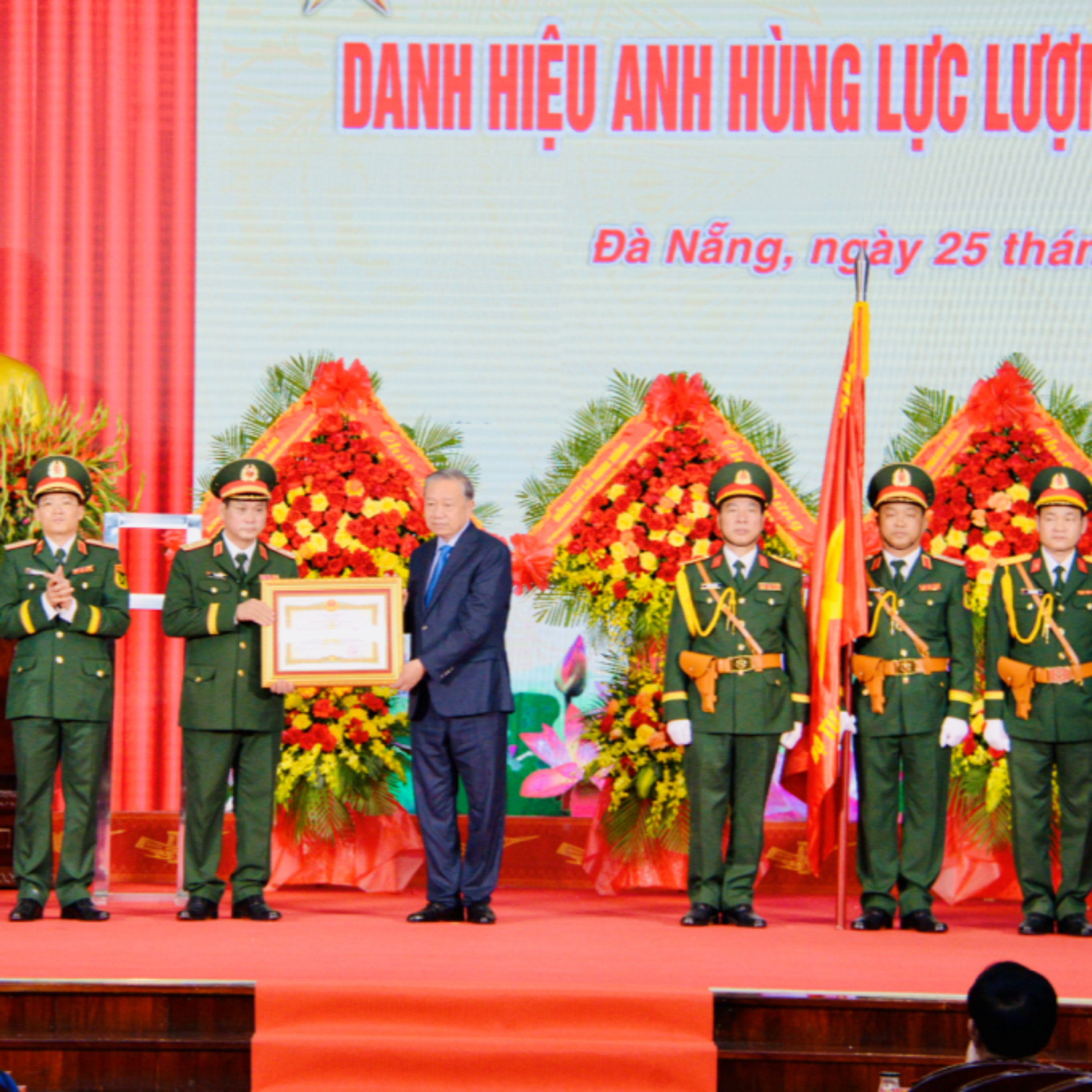 Thời sự 12h 25/4/2026: Quân khu 5 đón nhận Danh hiệu Anh hùng lực lượng vũ trang nhân dân