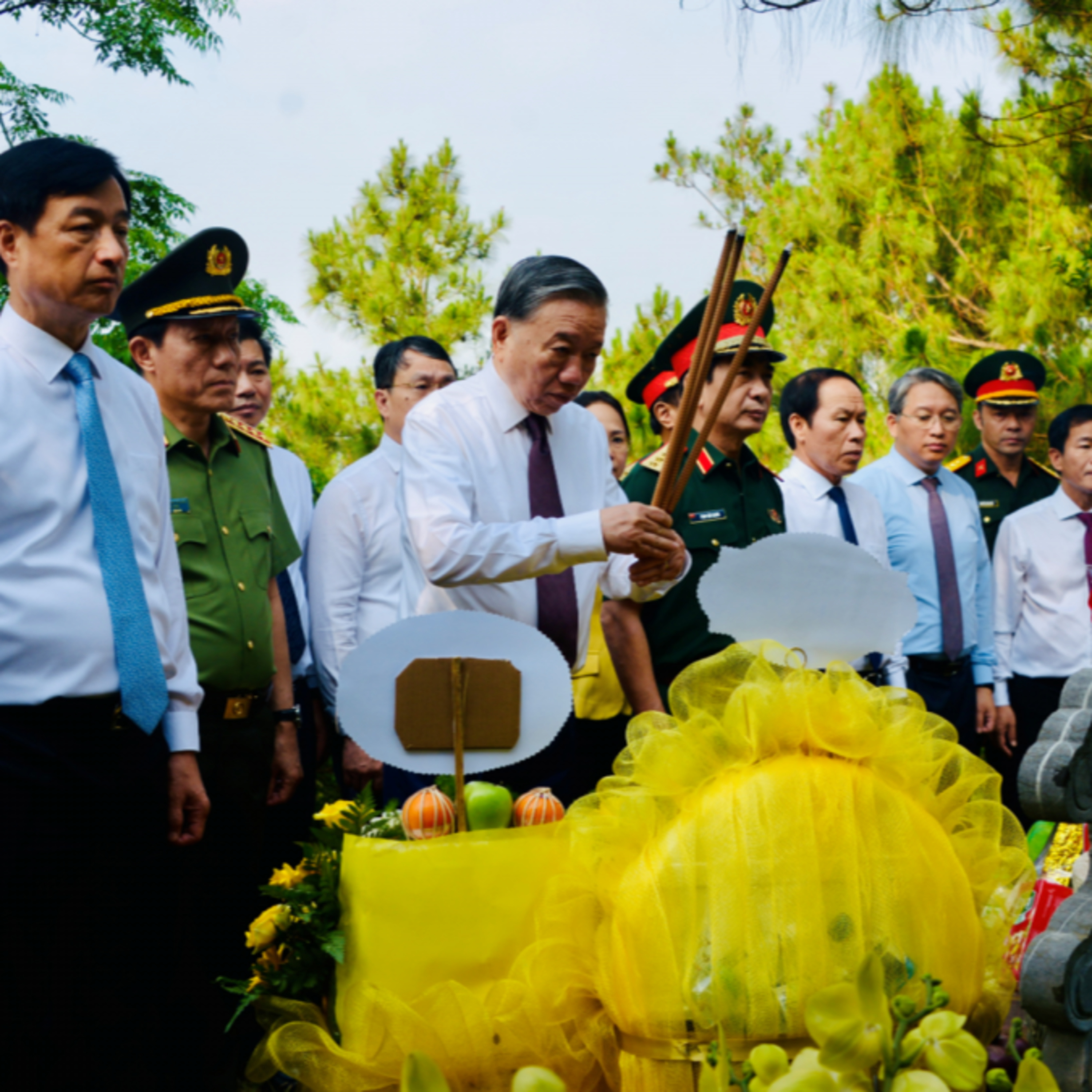 Thời sự 12h 29/4/2026: Lãnh đạo Đảng, Nhà nước dâng hương tưởng nhớ các bậc tiền bối và các anh hùng