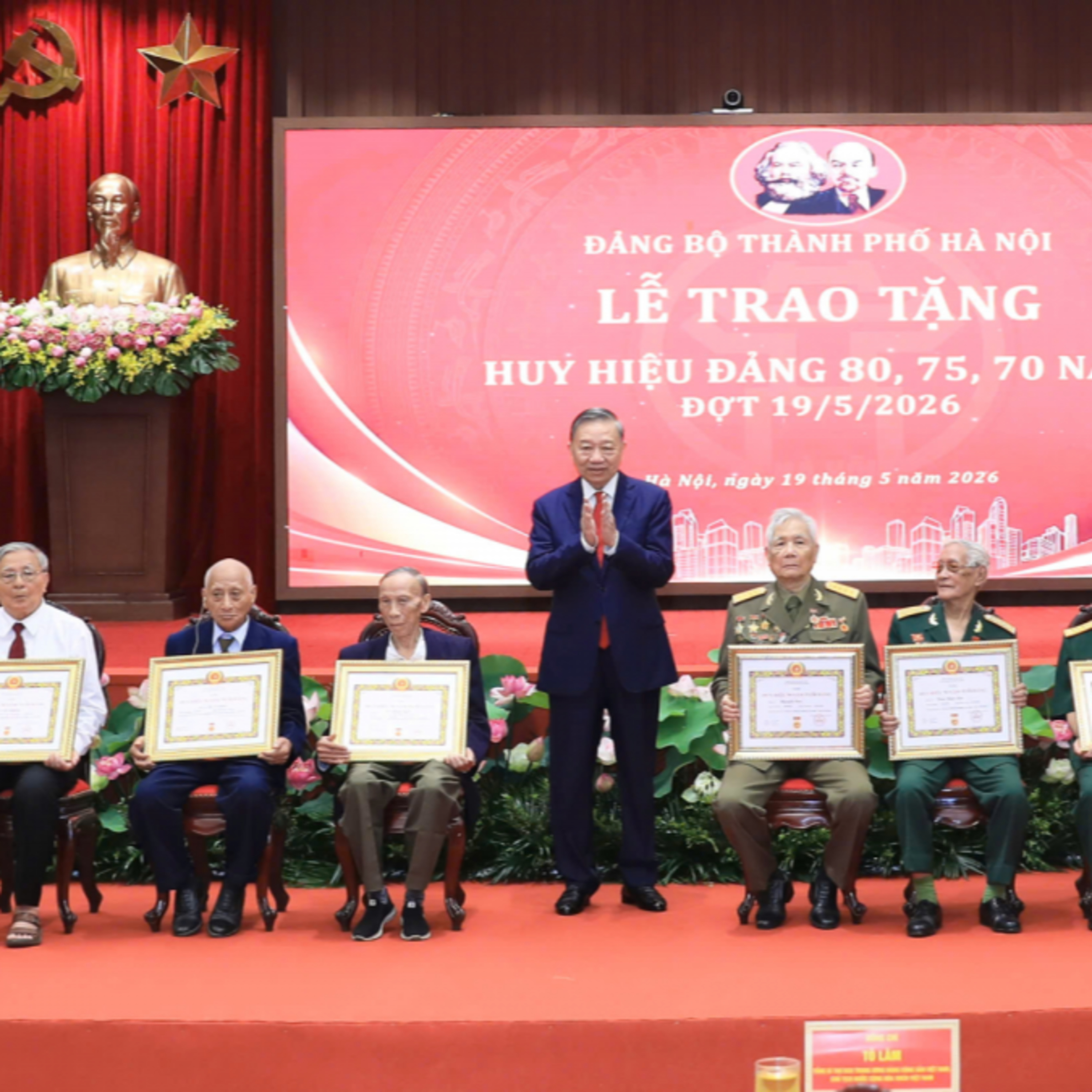 Thời sự 12h 19/5/2026: Lễ trao tặng Huy hiệu Đảng cho đảng viên lão thành ở Hà Nội