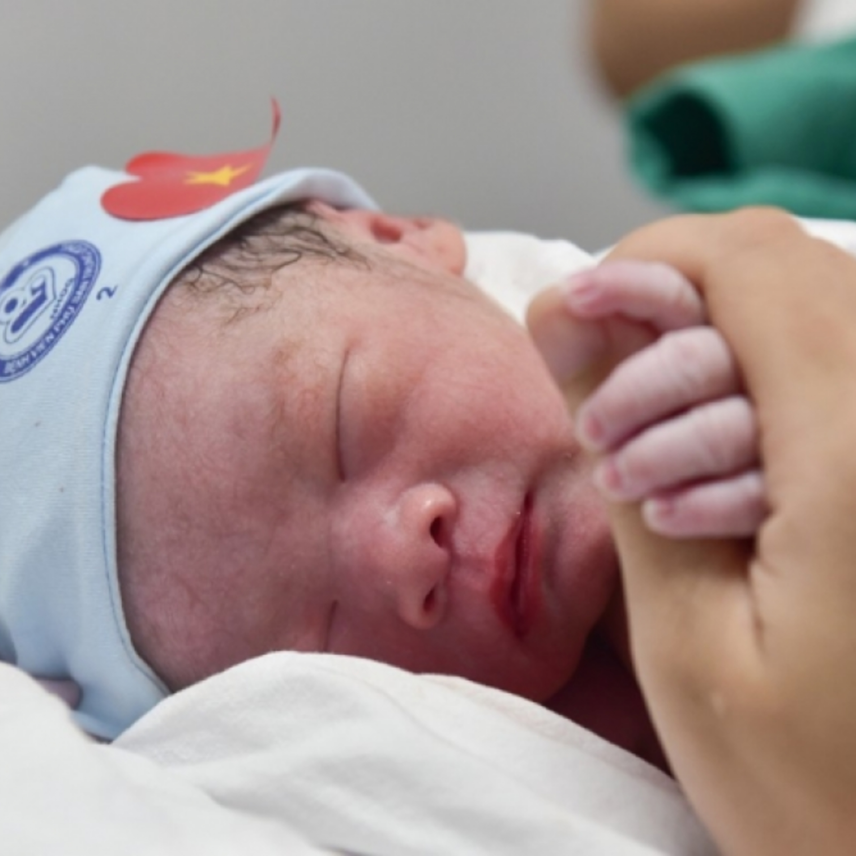 Thời sự 18h 16/7/2026: Bộ Y tế đề xuất cho các địa phương tự quyết mức hỗ trợ hàng tháng cho trẻ