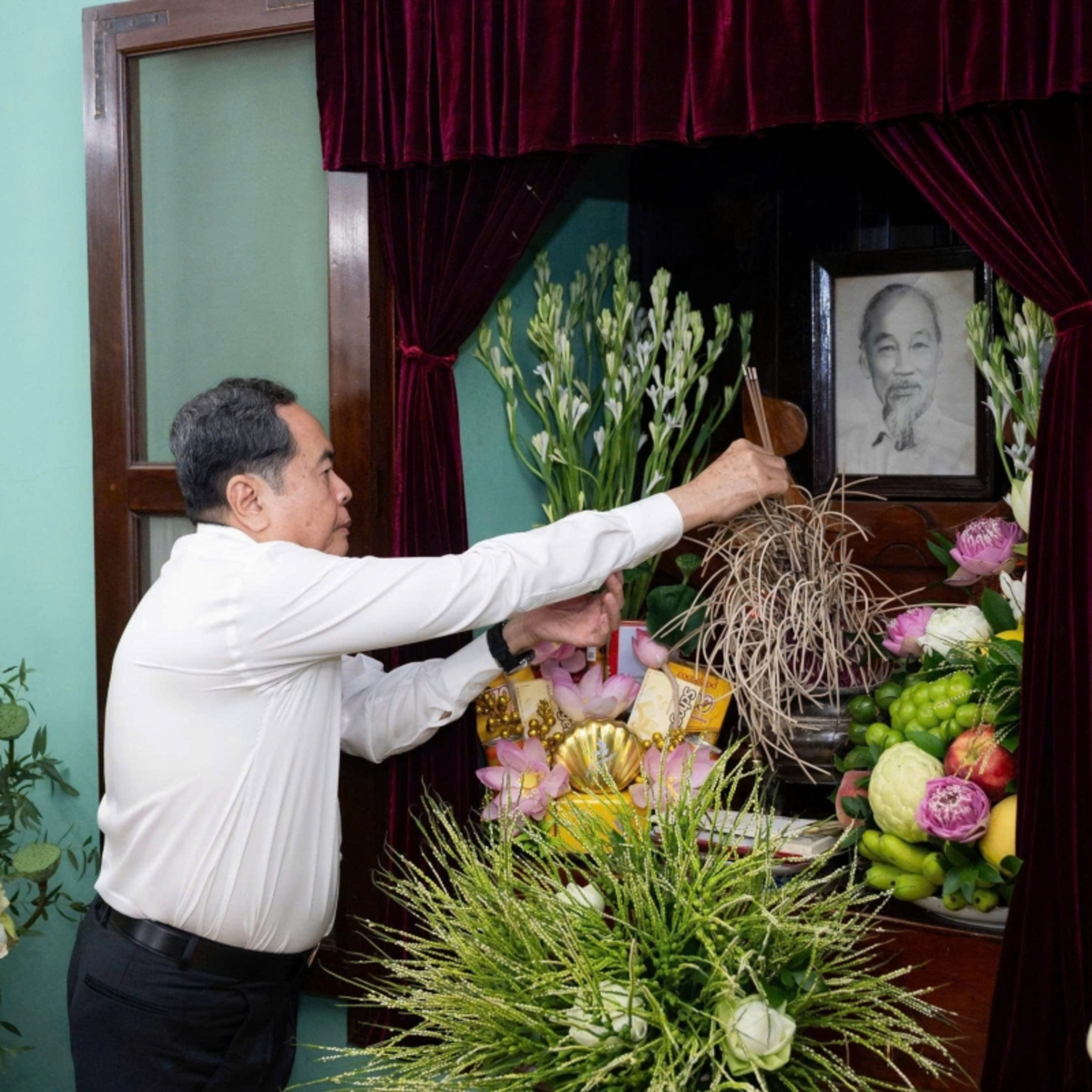 Thời sự 18h 2/9/2026: Chủ tịch Quốc hội Trần Thanh Mẫn dâng hương tưởng nhớ Chủ tịch Hồ Chí Minh
