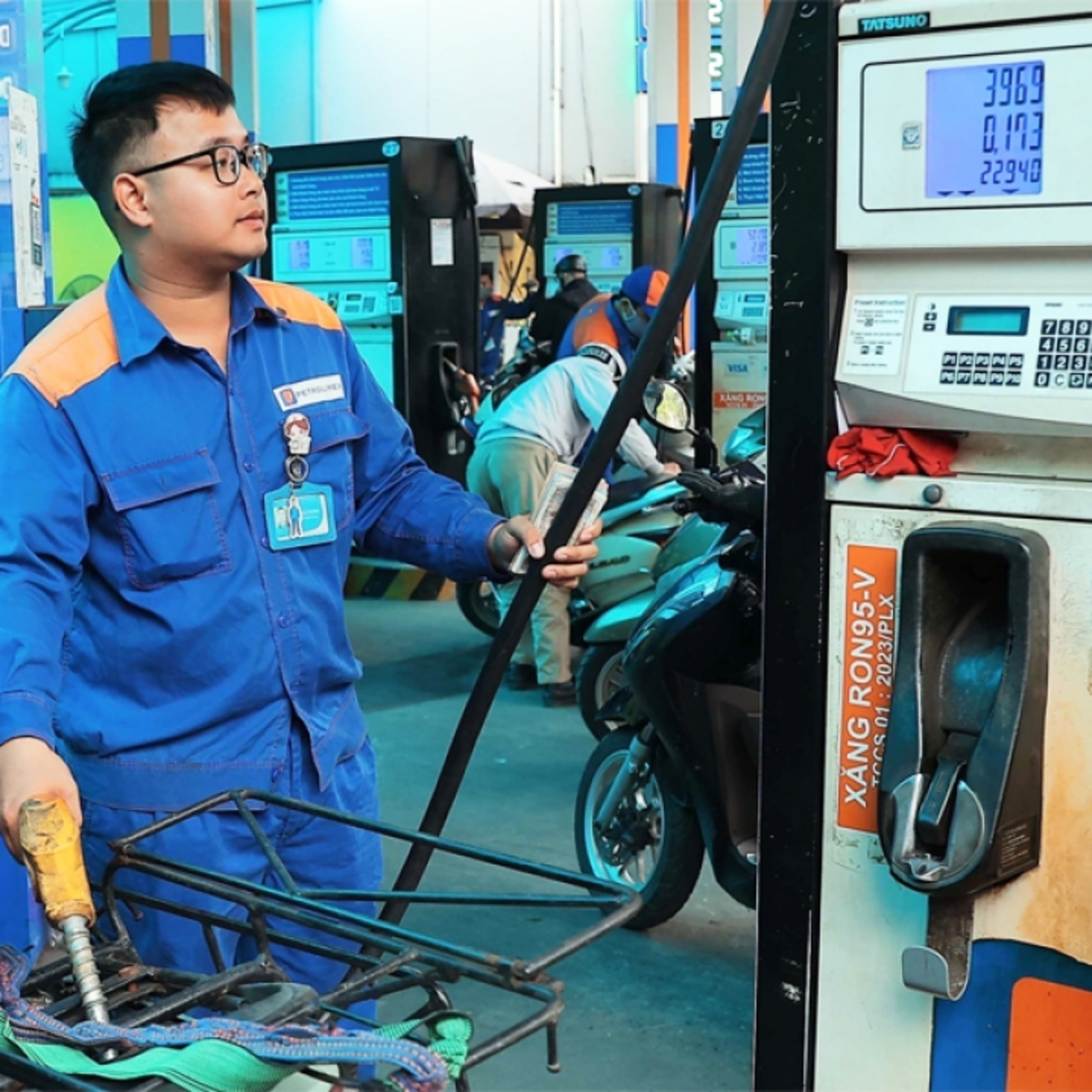 Thời sự 12h 15/10/2026: Đề xuất dừng trích Quỹ bình ổn giá xăng dầu từ năm 2027 episode artwork
