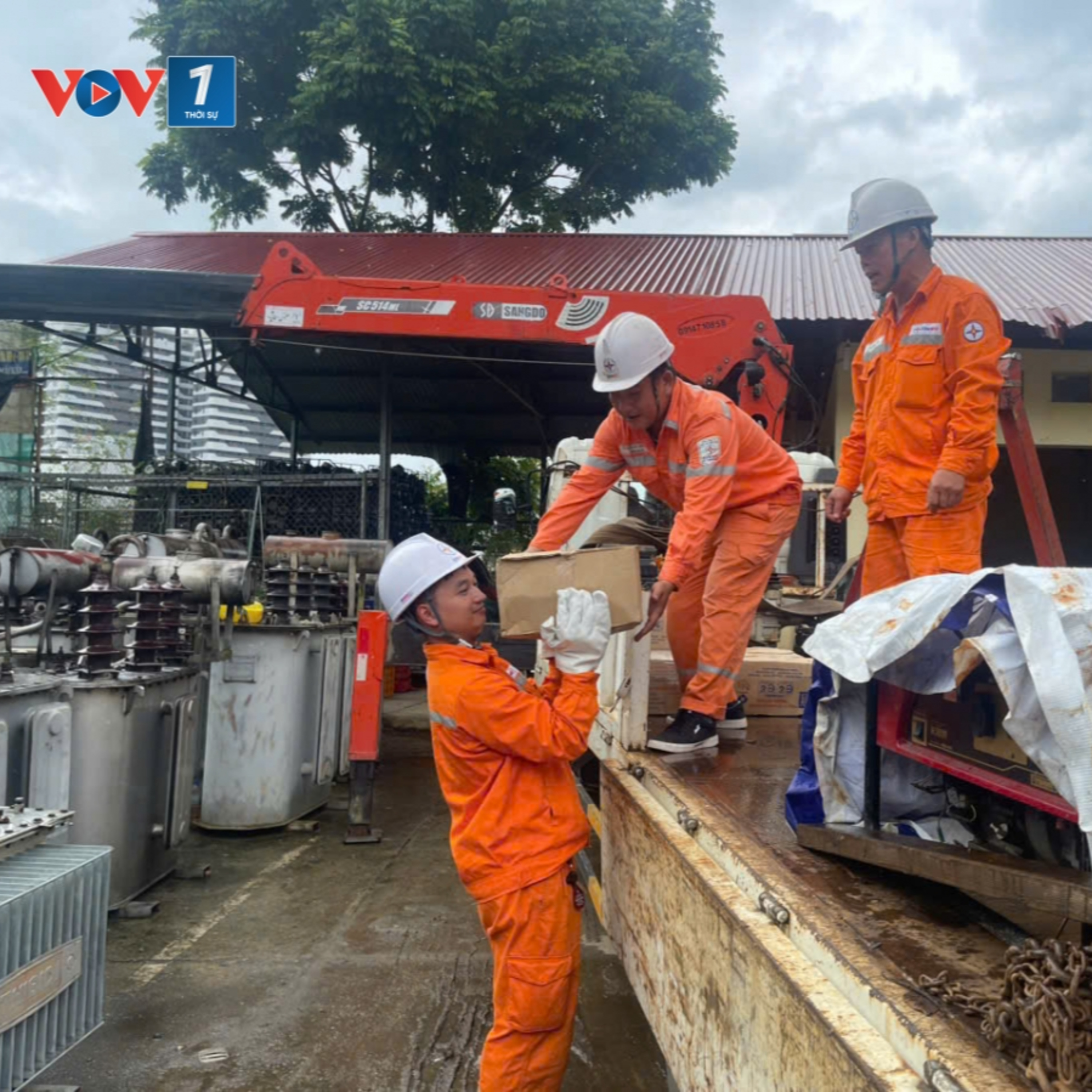 Tin trong nước - Phấn đấu hoàn thành khắc phục lưới điện Nghệ An, Hà Tĩnh bị ảnh hưởng bão số 10 trước 05/10/2025