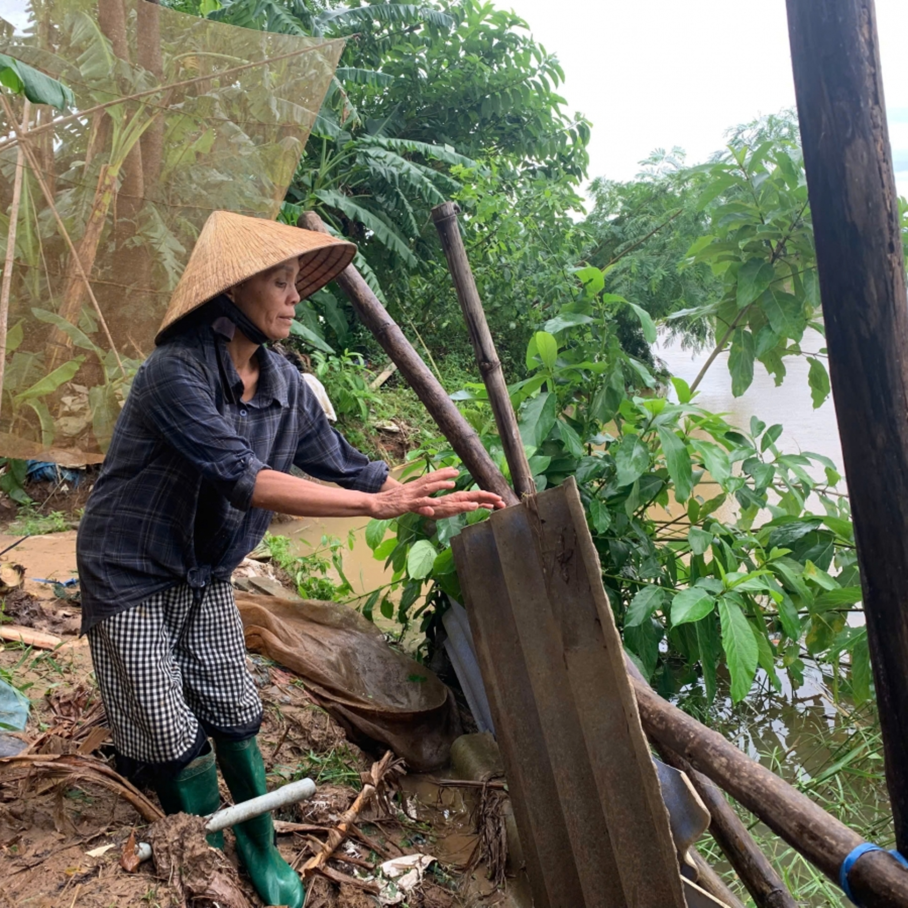 Tin trong nước - Sau bão số 10: Bờ sông, bờ biển ở Huế sạt lở nghiêm trọng