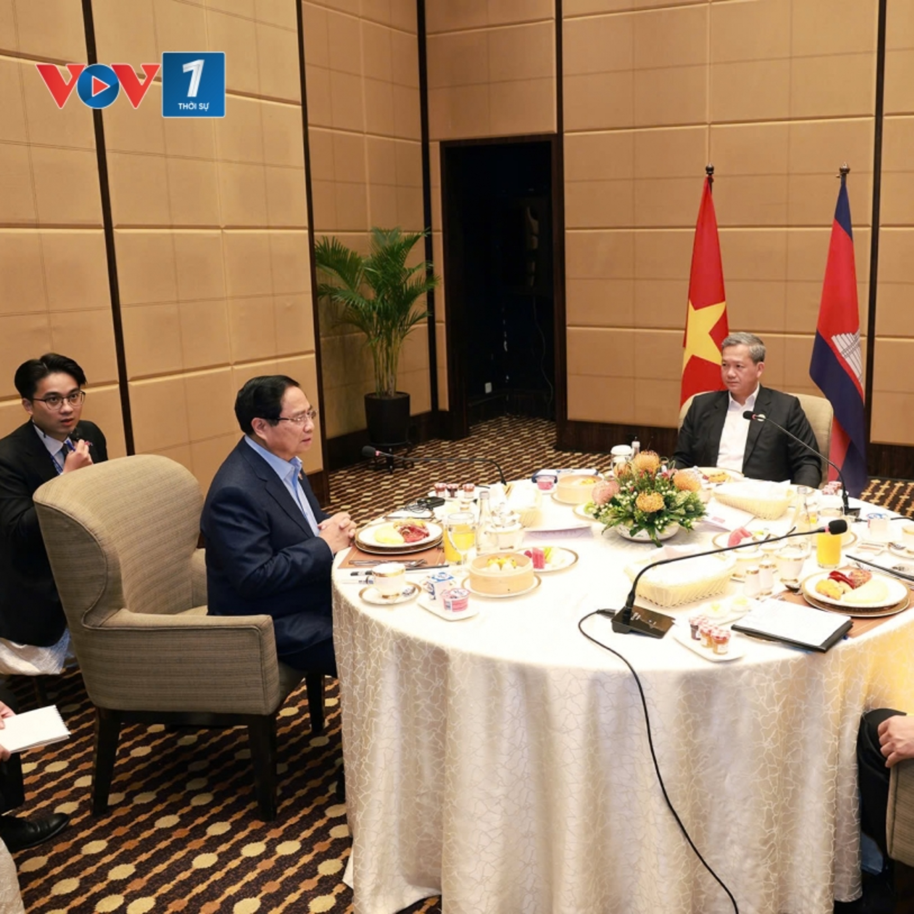 Tin quốc tế - Thủ tướng Phạm Minh Chính ăn sáng và làm việc với Thủ tướng Campuchia và Thủ tướng Lào